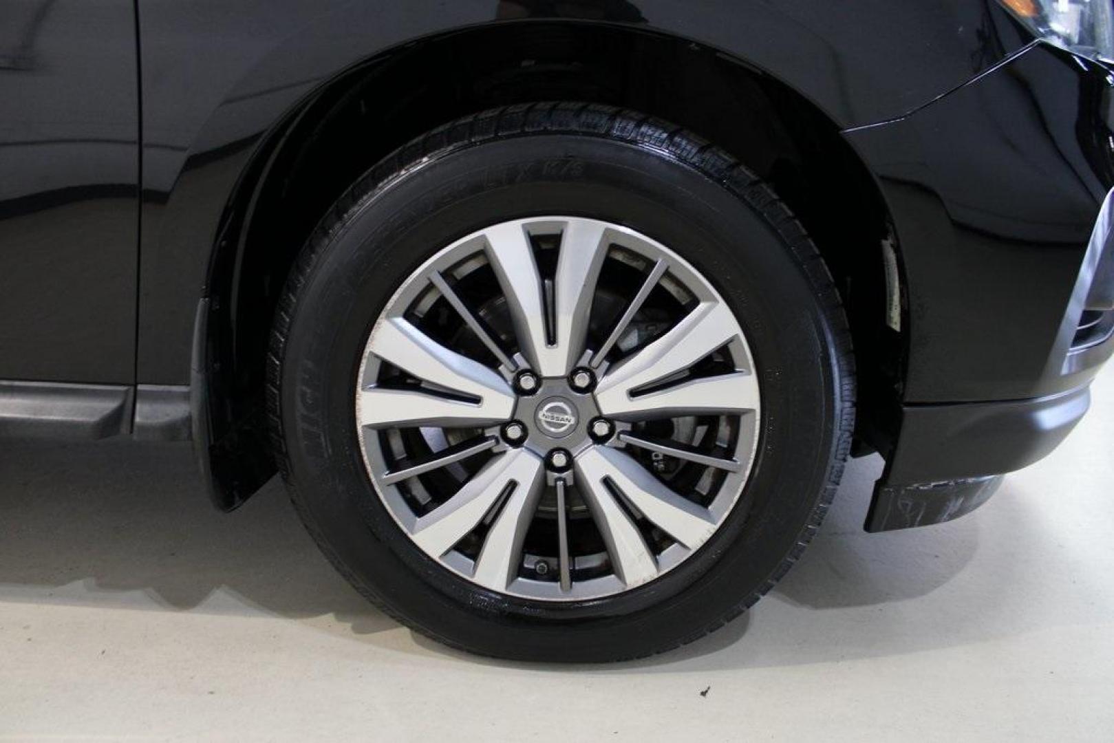2018 Magnetic Black /Charcoal Nissan Pathfinder SL (5N1DR2MN2JC) with an V6 engine, CVT transmission, located at 15300 Midway Rd., Addison, TX, 75001, (972) 702-0011, 32.958321, -96.838074 - 2018 Nissan Pathfinder SV<br>Now Available at Midway Auto Group Addison, Texas<br><br>Spacious, capable, and loaded with family-friendly features, the 2018 Nissan Pathfinder SV is built for those who need room to move and the confidence to go anywhere. Whether youre navigating city streets in Addis - Photo#11