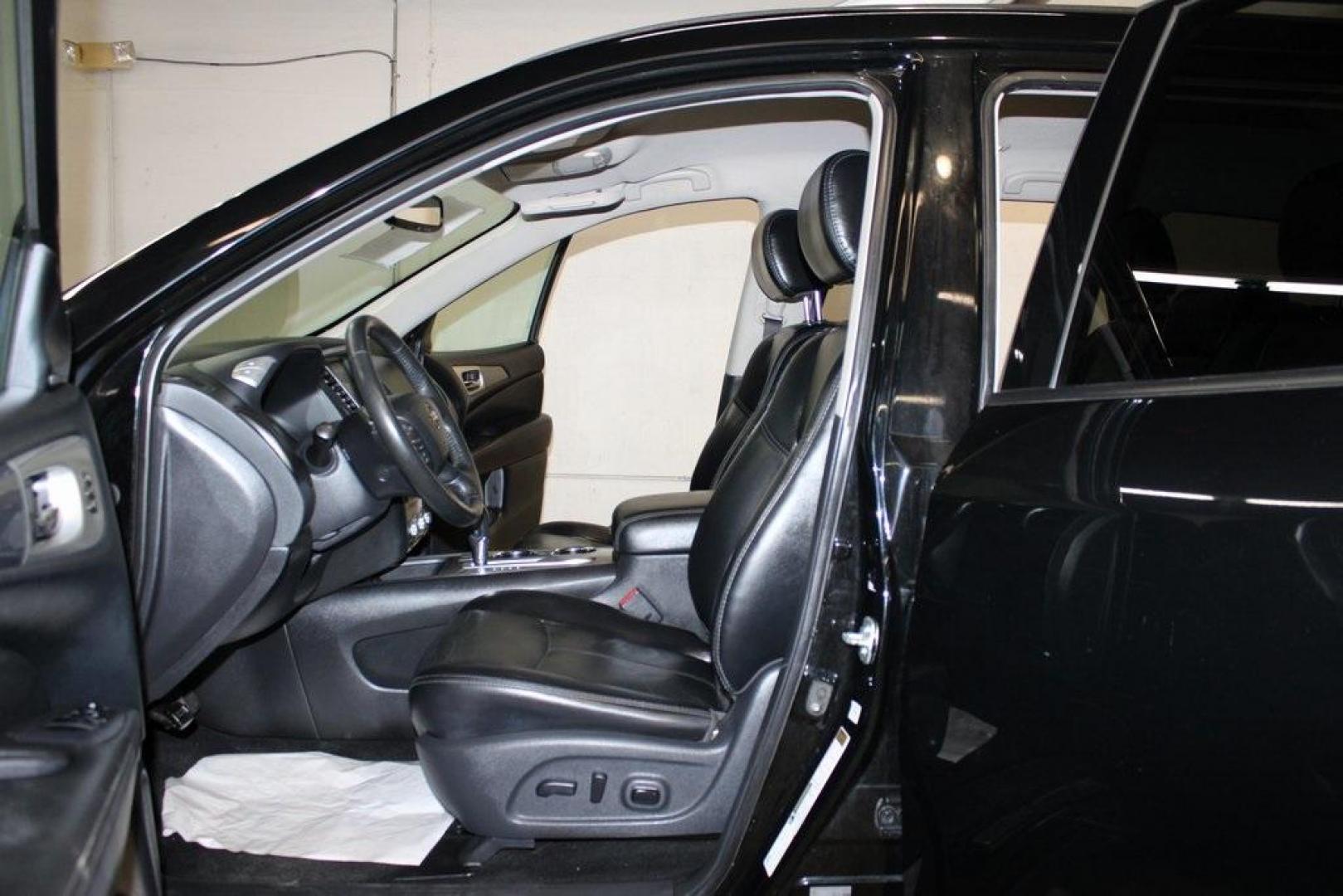 2018 Magnetic Black /Charcoal Nissan Pathfinder SL (5N1DR2MN2JC) with an V6 engine, CVT transmission, located at 15300 Midway Rd., Addison, TX, 75001, (972) 702-0011, 32.958321, -96.838074 - 2018 Nissan Pathfinder SV<br>Now Available at Midway Auto Group Addison, Texas<br><br>Spacious, capable, and loaded with family-friendly features, the 2018 Nissan Pathfinder SV is built for those who need room to move and the confidence to go anywhere. Whether youre navigating city streets in Addis - Photo#12