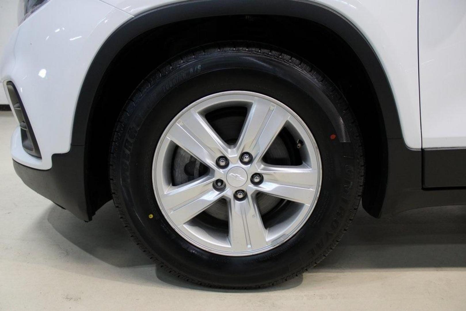 2020 Summit White /Jet Black/Light Ash Gray Chevrolet Trax LT (3GNCJLSB9LL) with an ECOTEC 1.4L I4 SMPI DOHC Turbocharged VVT engine, Automatic transmission, located at 15300 Midway Rd., Addison, TX, 75001, (972) 702-0011, 32.958321, -96.838074 - 2020 Chevrolet Trax LT<br>Now Available at Midway Auto Group Addison, Texas<br><br>The 2020 Chevrolet Trax LT is a compact SUV that punches above its weight with smart design, excellent maneuverability, and modern tech features. Whether you're zipping through Addison traffic or planning a weekend e - Photo#8