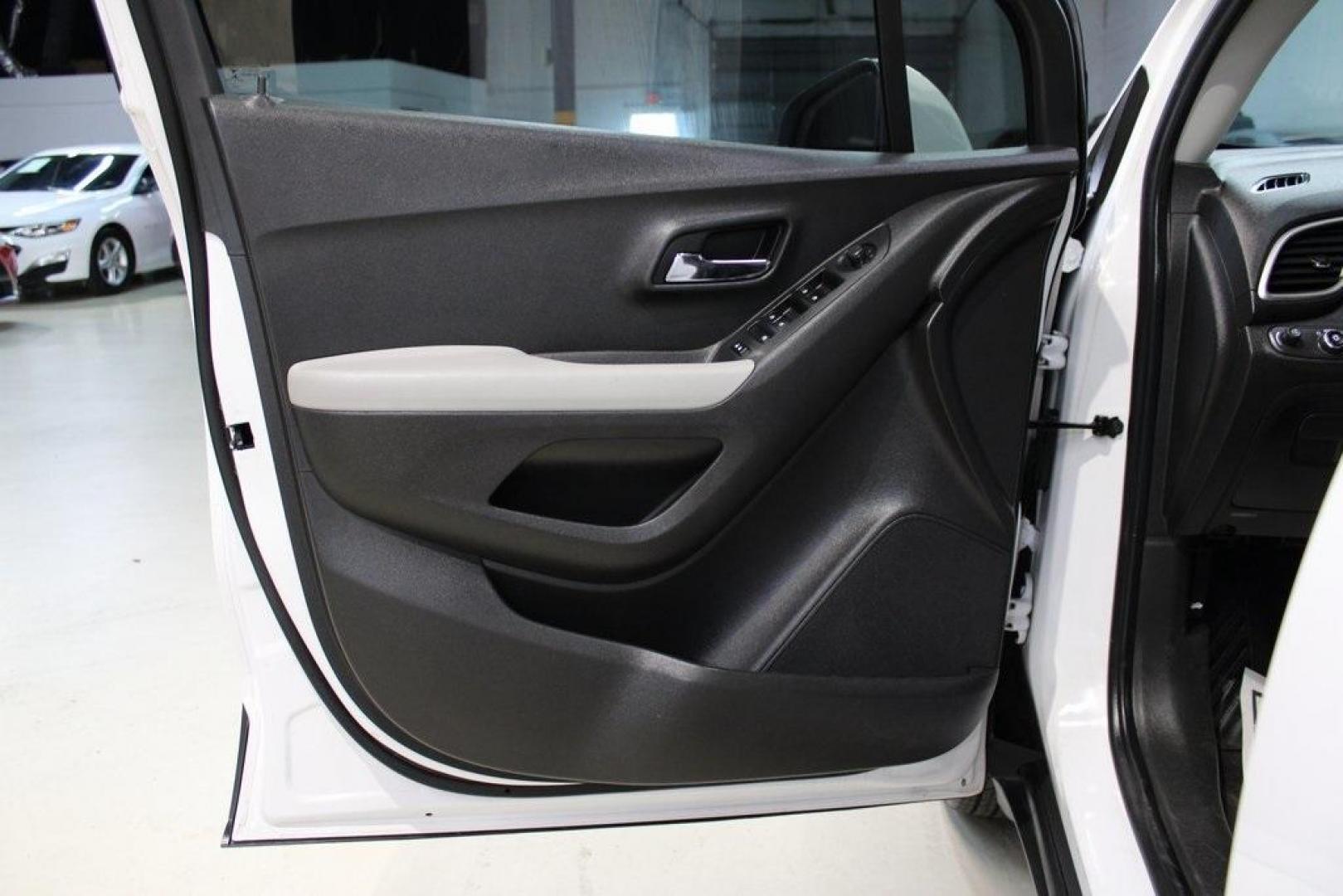 2020 Summit White /Jet Black/Light Ash Gray Chevrolet Trax LT (3GNCJLSB9LL) with an ECOTEC 1.4L I4 SMPI DOHC Turbocharged VVT engine, Automatic transmission, located at 15300 Midway Rd., Addison, TX, 75001, (972) 702-0011, 32.958321, -96.838074 - 2020 Chevrolet Trax LT<br>Now Available at Midway Auto Group Addison, Texas<br><br>The 2020 Chevrolet Trax LT is a compact SUV that punches above its weight with smart design, excellent maneuverability, and modern tech features. Whether you're zipping through Addison traffic or planning a weekend e - Photo#25