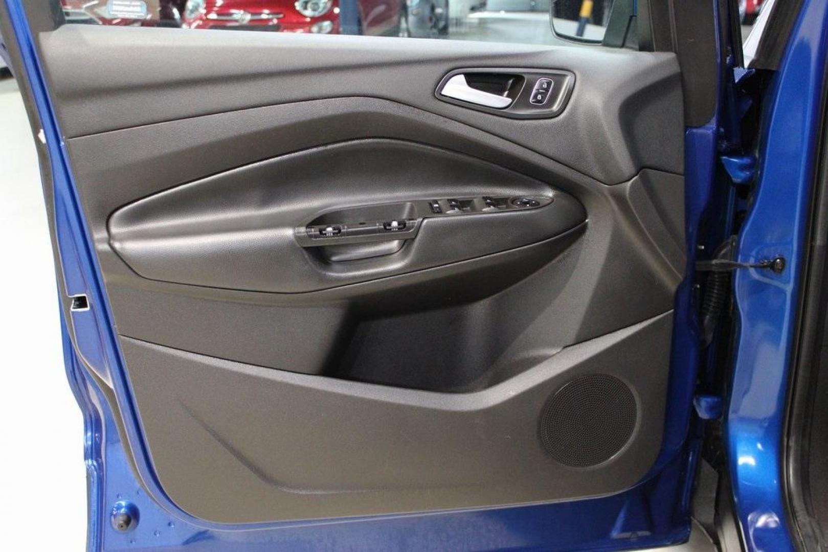 2018 Lightning Blue /Charcoal Black Ford Escape SE (1FMCU9GD6JU) with an EcoBoost 2.0L I4 GTDi DOHC Turbocharged VCT engine, Automatic transmission, located at 15300 Midway Rd., Addison, TX, 75001, (972) 702-0011, 32.958321, -96.838074 - 2018 Ford Escape SE<br>Now Available at Midway Auto Group Addison, Texas<br><br>Stylish, versatile, and packed with features, the 2018 Ford Escape SE offers a confident driving experience thats perfect for both urban commutes and weekend getaways. With its turbocharged performance, smart technology - Photo#25