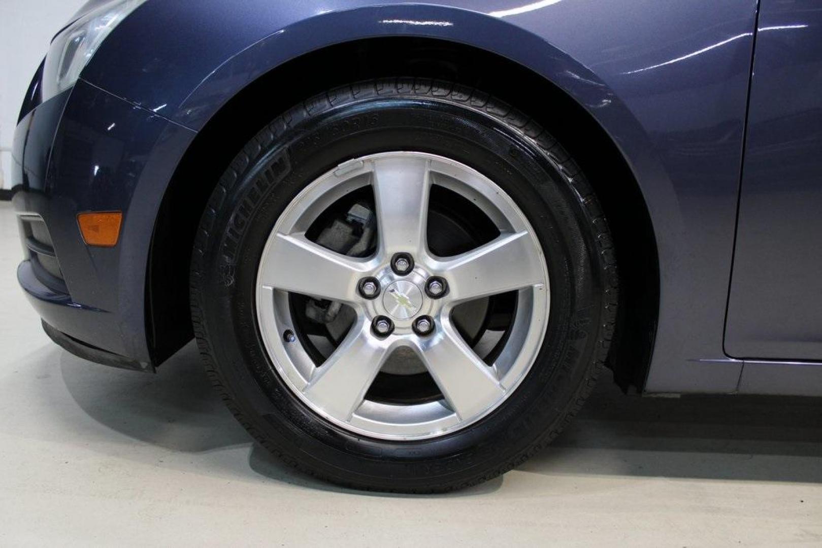 2014 Atlantis Blue Metallic /Medium Titanium Chevrolet Cruze 1LT (1G1PC5SB7E7) with an ECOTEC 1.4L I4 SMPI DOHC Turbocharged VVT engine, Automatic transmission, located at 15300 Midway Rd., Addison, TX, 75001, (972) 702-0011, 32.958321, -96.838074 - Photo#8