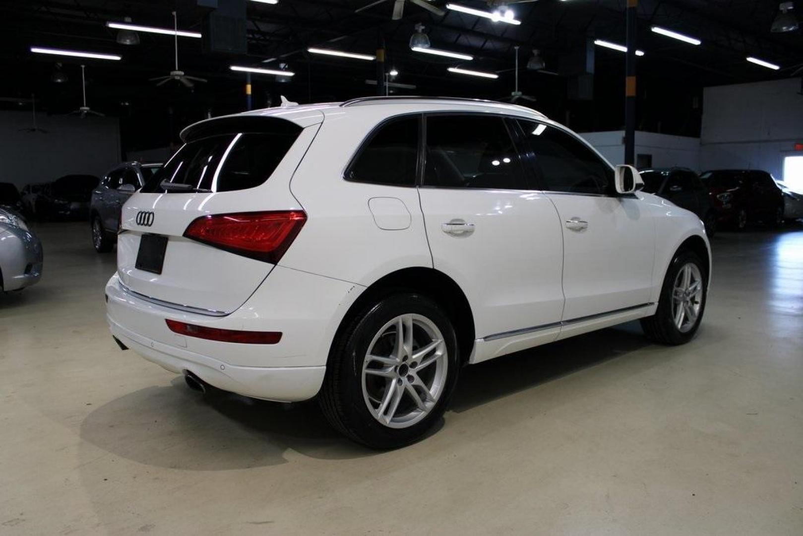 2017 White /Black Audi Q5 2.0T Premium (WA1C2AFP4HA) with an 2.0L 4-Cylinder TFSI engine, Automatic transmission, located at 15300 Midway Rd., Addison, TX, 75001, (972) 702-0011, 32.958321, -96.838074 - Photo#2