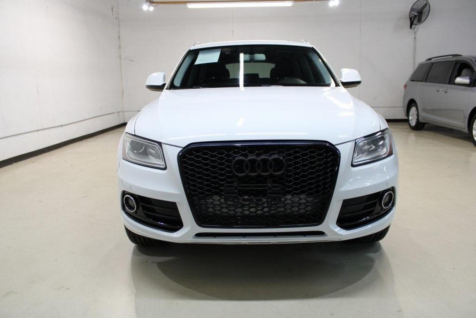 2017 White /Black Audi Q5 2.0T Premium (WA1C2AFP4HA) with an 2.0L 4-Cylinder TFSI engine, Automatic transmission, located at 15300 Midway Rd., Addison, TX, 75001, (972) 702-0011, 32.958321, -96.838074 - Photo#5