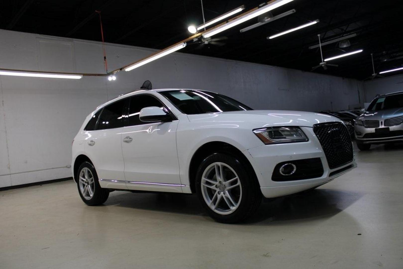 2017 White /Black Audi Q5 2.0T Premium (WA1C2AFP4HA) with an 2.0L 4-Cylinder TFSI engine, Automatic transmission, located at 15300 Midway Rd., Addison, TX, 75001, (972) 702-0011, 32.958321, -96.838074 - Photo#6