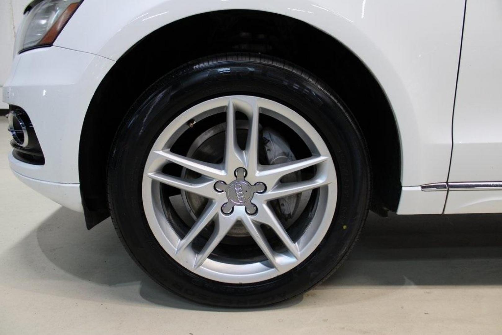 2017 White /Black Audi Q5 2.0T Premium (WA1C2AFP4HA) with an 2.0L 4-Cylinder TFSI engine, Automatic transmission, located at 15300 Midway Rd., Addison, TX, 75001, (972) 702-0011, 32.958321, -96.838074 - Photo#8