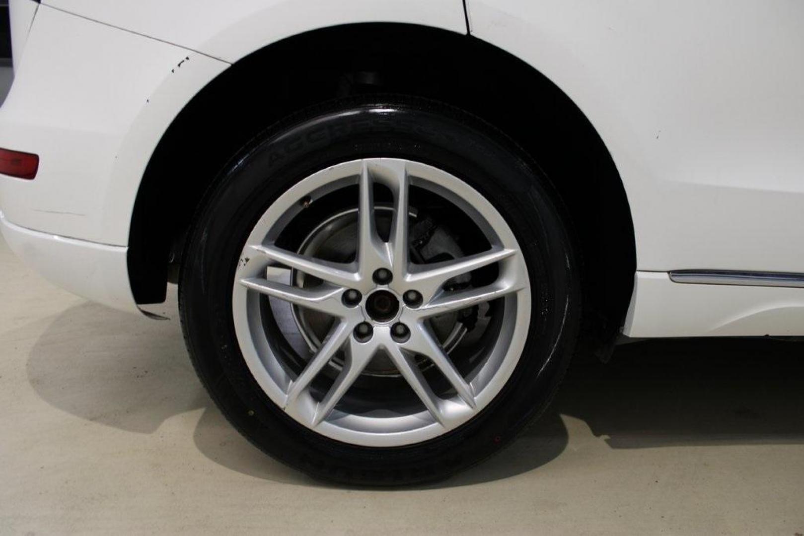 2017 White /Black Audi Q5 2.0T Premium (WA1C2AFP4HA) with an 2.0L 4-Cylinder TFSI engine, Automatic transmission, located at 15300 Midway Rd., Addison, TX, 75001, (972) 702-0011, 32.958321, -96.838074 - Photo#10
