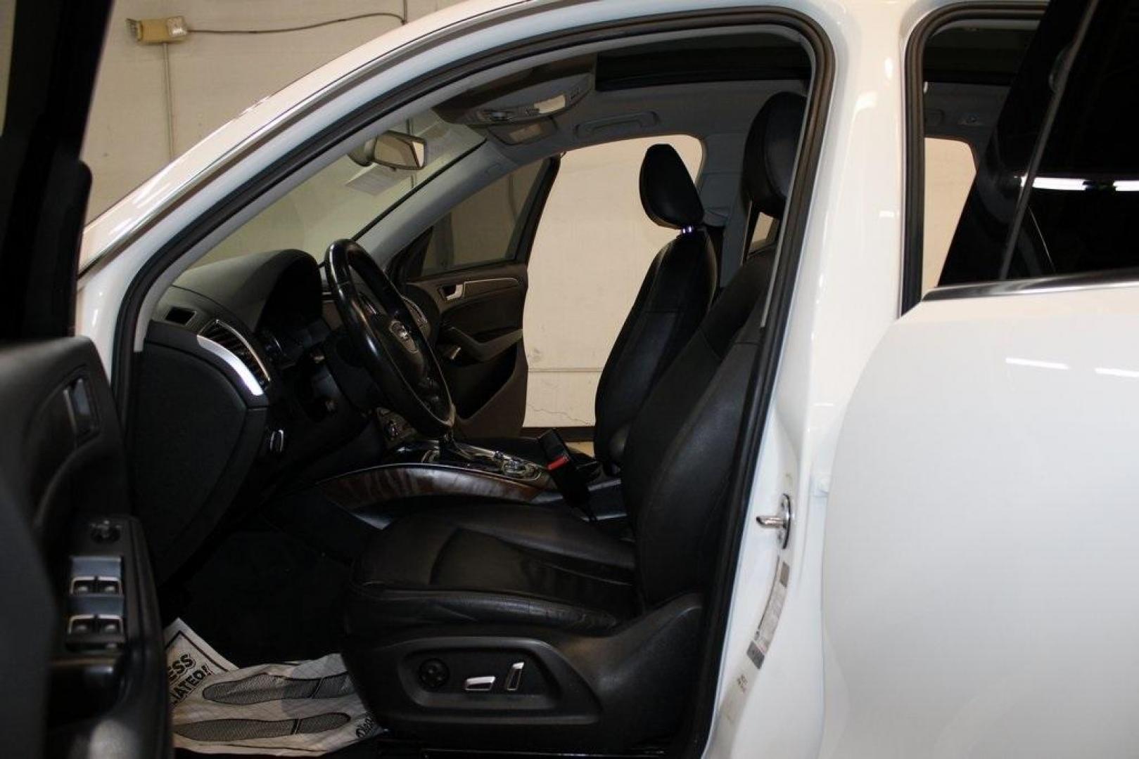 2017 White /Black Audi Q5 2.0T Premium (WA1C2AFP4HA) with an 2.0L 4-Cylinder TFSI engine, Automatic transmission, located at 15300 Midway Rd., Addison, TX, 75001, (972) 702-0011, 32.958321, -96.838074 - Photo#13