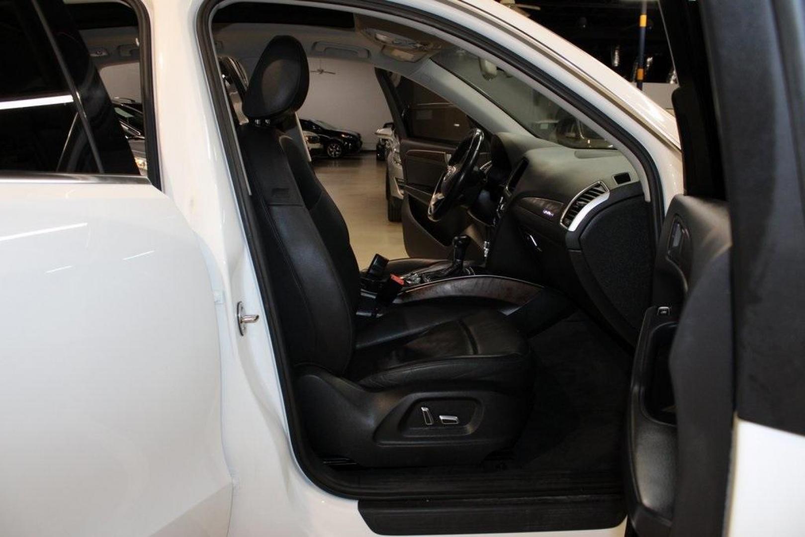 2017 White /Black Audi Q5 2.0T Premium (WA1C2AFP4HA) with an 2.0L 4-Cylinder TFSI engine, Automatic transmission, located at 15300 Midway Rd., Addison, TX, 75001, (972) 702-0011, 32.958321, -96.838074 - Photo#14