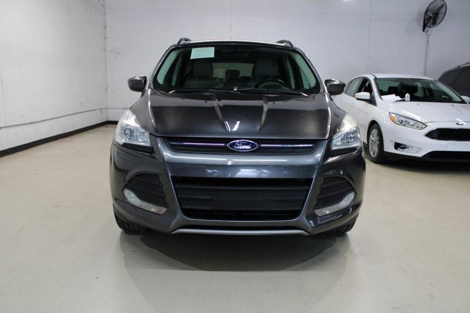 2015 Magnetic /Medium Light Stone Ford Escape SE (1FMCU0GXXFU) with an EcoBoost 1.6L I4 GTDi DOHC Turbocharged VCT engine, Automatic transmission, located at 15300 Midway Rd., Addison, TX, 75001, (972) 702-0011, 32.958321, -96.838074 - 2015 Ford Escape SE<br>Now Available at Midway Auto Group Addison, Texas<br><br>Sporty, practical, and fuel-efficient, the 2015 Ford Escape SE offers everything you want in a compact SUVresponsive handling, flexible cargo space, and modern technology. Whether you're navigating daily errands in Addi - Photo#5