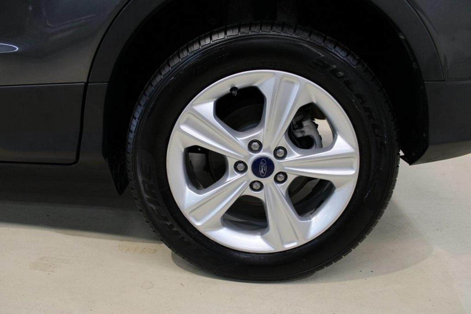 2015 Magnetic /Medium Light Stone Ford Escape SE (1FMCU0GXXFU) with an EcoBoost 1.6L I4 GTDi DOHC Turbocharged VCT engine, Automatic transmission, located at 15300 Midway Rd., Addison, TX, 75001, (972) 702-0011, 32.958321, -96.838074 - 2015 Ford Escape SE<br>Now Available at Midway Auto Group Addison, Texas<br><br>Sporty, practical, and fuel-efficient, the 2015 Ford Escape SE offers everything you want in a compact SUVresponsive handling, flexible cargo space, and modern technology. Whether you're navigating daily errands in Addi - Photo#10