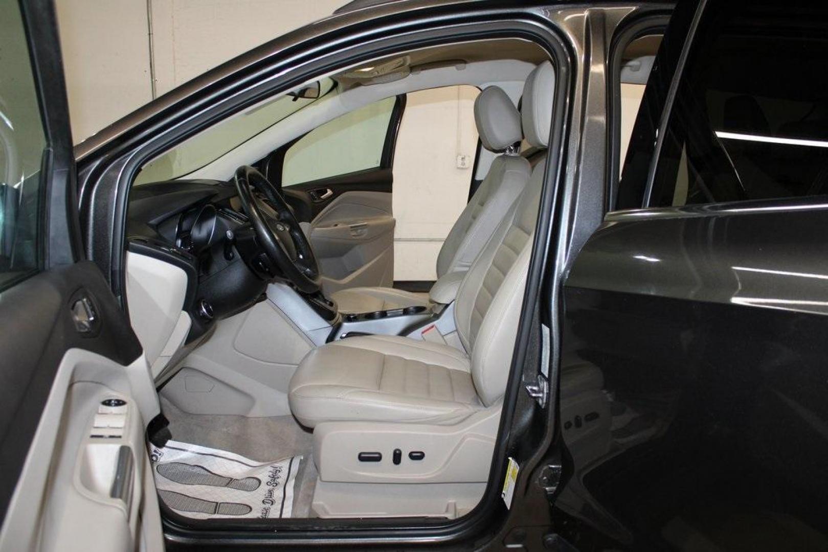 2015 Magnetic /Medium Light Stone Ford Escape SE (1FMCU0GXXFU) with an EcoBoost 1.6L I4 GTDi DOHC Turbocharged VCT engine, Automatic transmission, located at 15300 Midway Rd., Addison, TX, 75001, (972) 702-0011, 32.958321, -96.838074 - 2015 Ford Escape SE<br>Now Available at Midway Auto Group Addison, Texas<br><br>Sporty, practical, and fuel-efficient, the 2015 Ford Escape SE offers everything you want in a compact SUVresponsive handling, flexible cargo space, and modern technology. Whether you're navigating daily errands in Addi - Photo#14