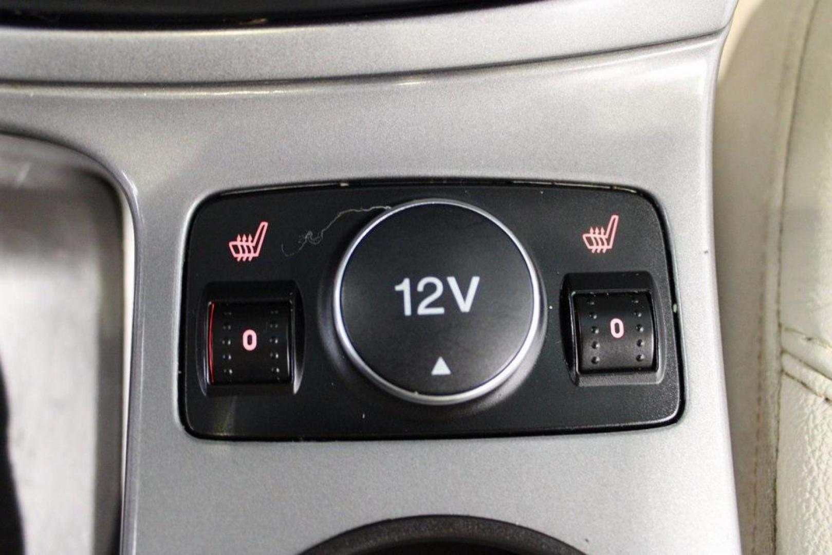 2015 Magnetic /Medium Light Stone Ford Escape SE (1FMCU0GXXFU) with an EcoBoost 1.6L I4 GTDi DOHC Turbocharged VCT engine, Automatic transmission, located at 15300 Midway Rd., Addison, TX, 75001, (972) 702-0011, 32.958321, -96.838074 - 2015 Ford Escape SE<br>Now Available at Midway Auto Group Addison, Texas<br><br>Sporty, practical, and fuel-efficient, the 2015 Ford Escape SE offers everything you want in a compact SUVresponsive handling, flexible cargo space, and modern technology. Whether you're navigating daily errands in Addi - Photo#22