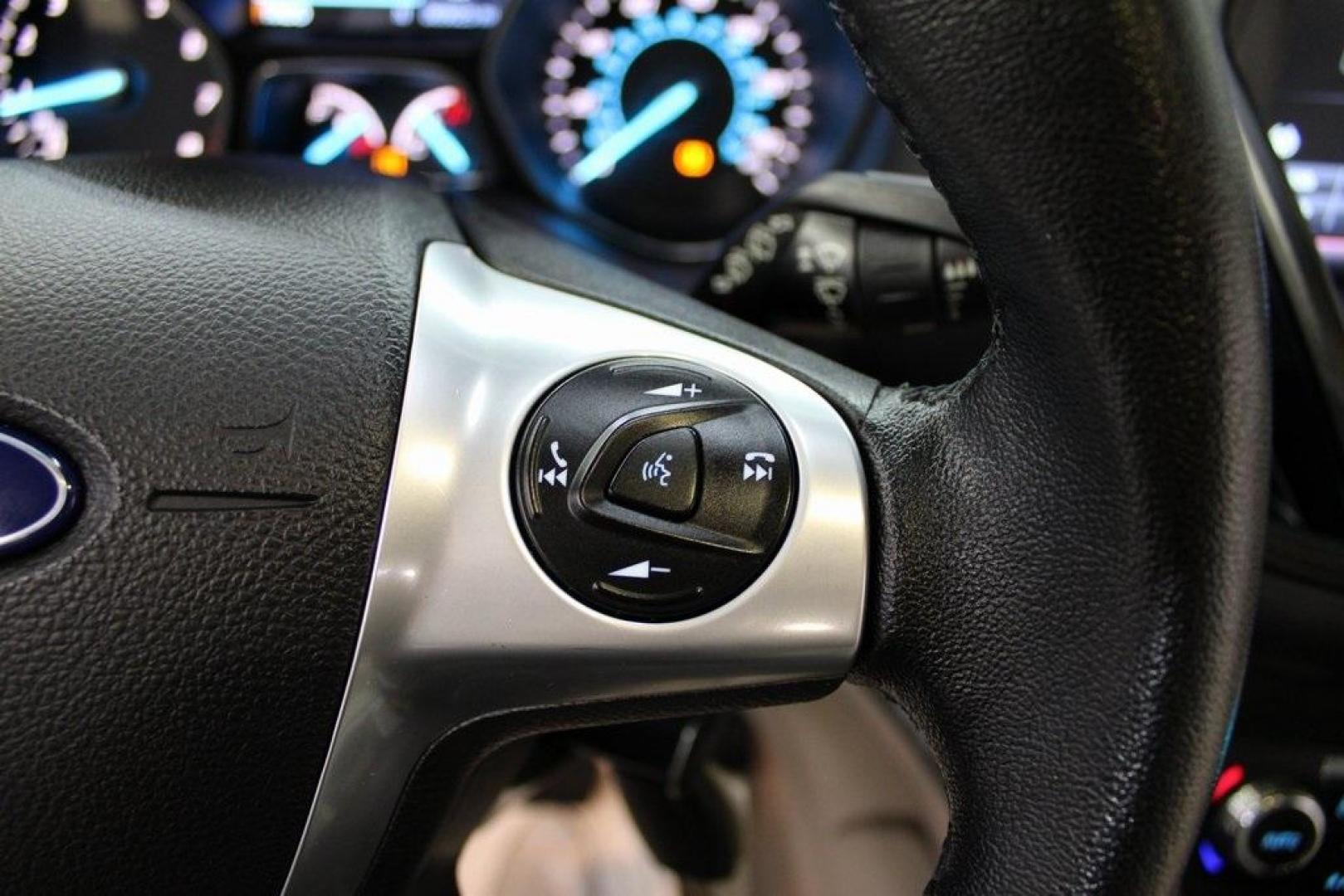 2015 Magnetic /Medium Light Stone Ford Escape SE (1FMCU0GXXFU) with an EcoBoost 1.6L I4 GTDi DOHC Turbocharged VCT engine, Automatic transmission, located at 15300 Midway Rd., Addison, TX, 75001, (972) 702-0011, 32.958321, -96.838074 - 2015 Ford Escape SE<br>Now Available at Midway Auto Group Addison, Texas<br><br>Sporty, practical, and fuel-efficient, the 2015 Ford Escape SE offers everything you want in a compact SUVresponsive handling, flexible cargo space, and modern technology. Whether you're navigating daily errands in Addi - Photo#24
