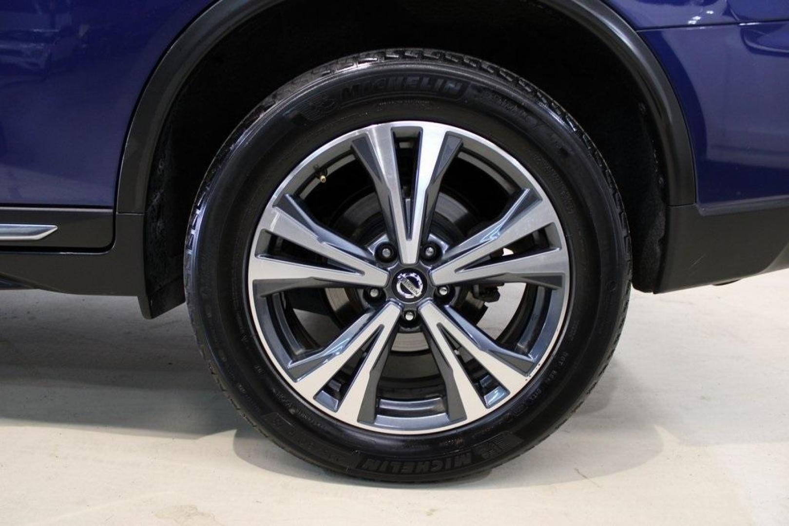 2018 Caspian Blue /Charcoal Nissan Rogue SL (5N1AT2MV9JC) with an 2.5L I4 DOHC 16V engine, CVT transmission, located at 15300 Midway Rd., Addison, TX, 75001, (972) 702-0011, 32.958321, -96.838074 - Photo#8