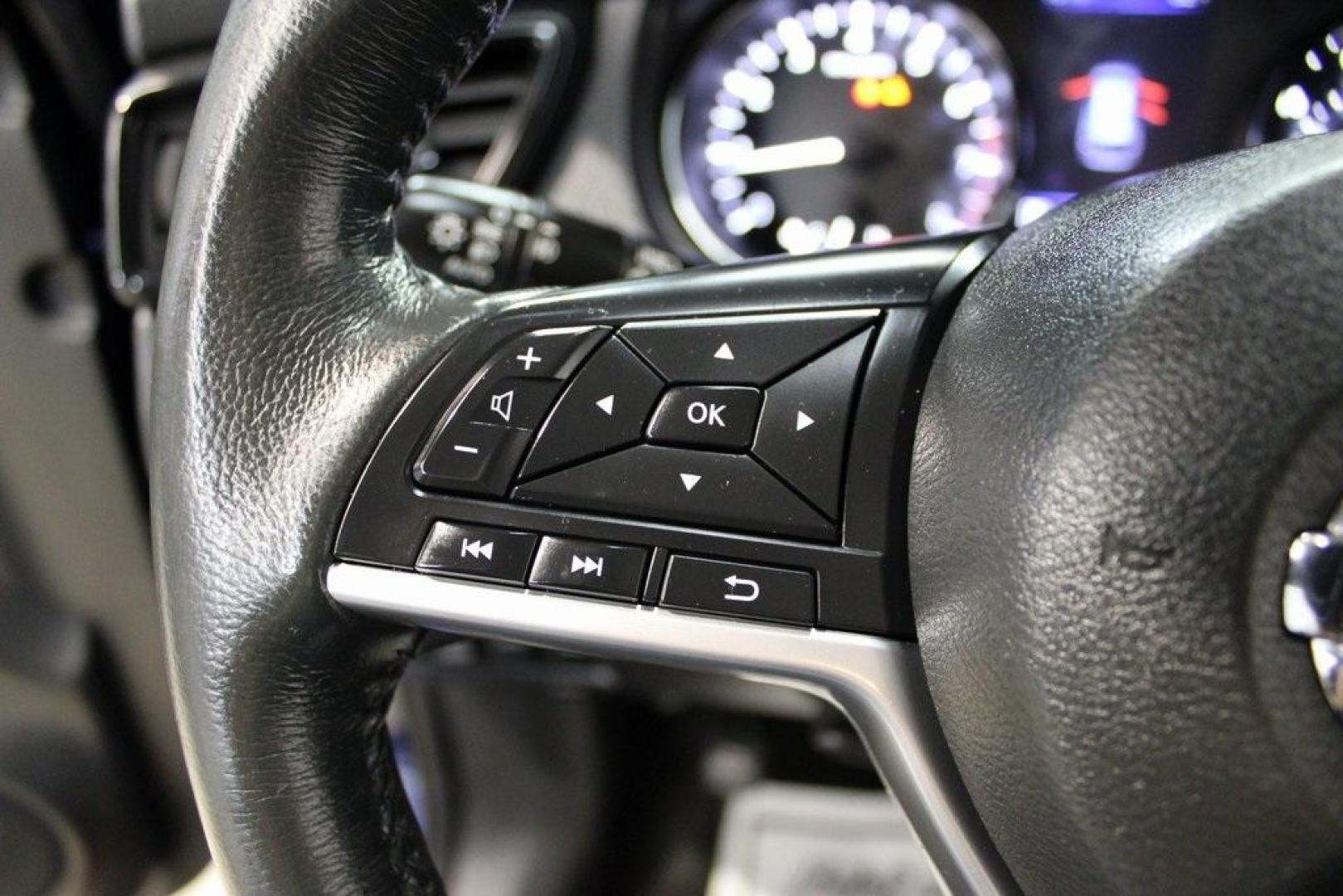 2018 Caspian Blue /Charcoal Nissan Rogue SL (5N1AT2MV9JC) with an 2.5L I4 DOHC 16V engine, CVT transmission, located at 15300 Midway Rd., Addison, TX, 75001, (972) 702-0011, 32.958321, -96.838074 - Photo#23