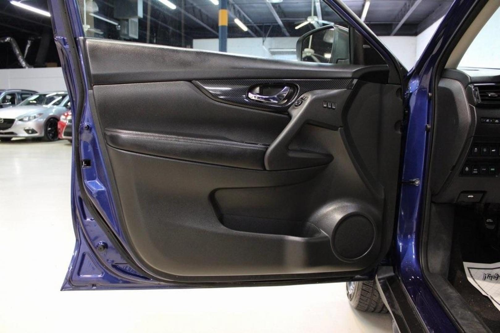 2018 Caspian Blue /Charcoal Nissan Rogue SL (5N1AT2MV9JC) with an 2.5L I4 DOHC 16V engine, CVT transmission, located at 15300 Midway Rd., Addison, TX, 75001, (972) 702-0011, 32.958321, -96.838074 - Photo#25