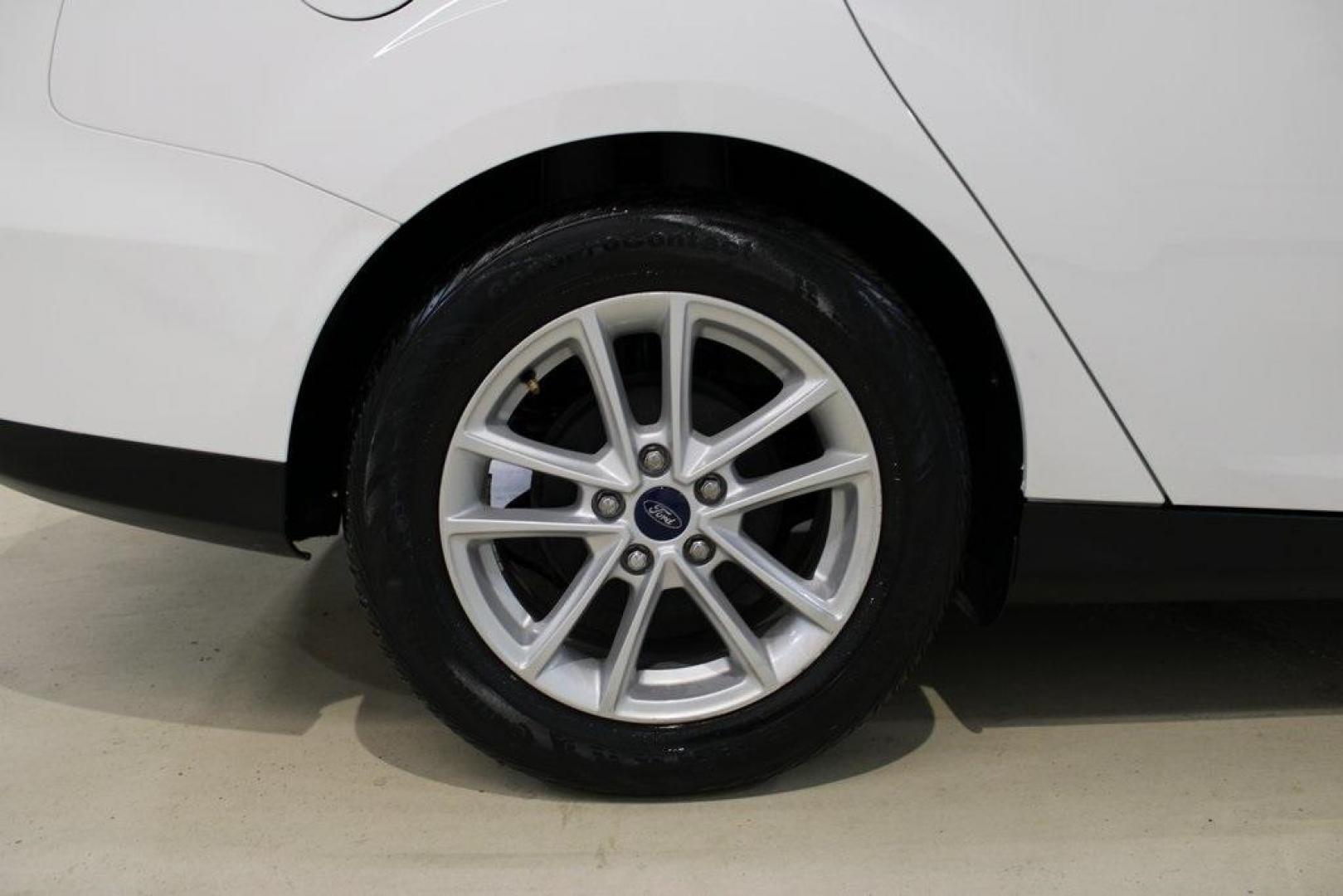 2018 Oxford White /Charcoal Black Ford Focus SE (1FADP3F29JL) with an 2.0L I4 DGI Ti-VCT engine, Automatic transmission, located at 15300 Midway Rd., Addison, TX, 75001, (972) 702-0011, 32.958321, -96.838074 - 2018 Ford Focus SE<br>Now Available at Midway Auto Group Addison, Texas<br><br>Compact, efficient, and packed with value, the 2018 Ford Focus SE offers a smart balance of fuel economy, comfort, and modern features. Whether you're commuting through Addison or navigating city streets across the DFW m - Photo#9