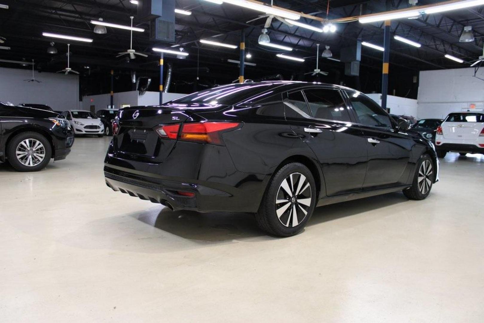 2019 Super Black Clearcoat /Charcoal Nissan Altima 2.5 SL (1N4BL4EV8KC) with an 2.5L 4-Cylinder DOHC 16V engine, CVT transmission, located at 15300 Midway Rd., Addison, TX, 75001, (972) 702-0011, 32.958321, -96.838074 - Photo#2