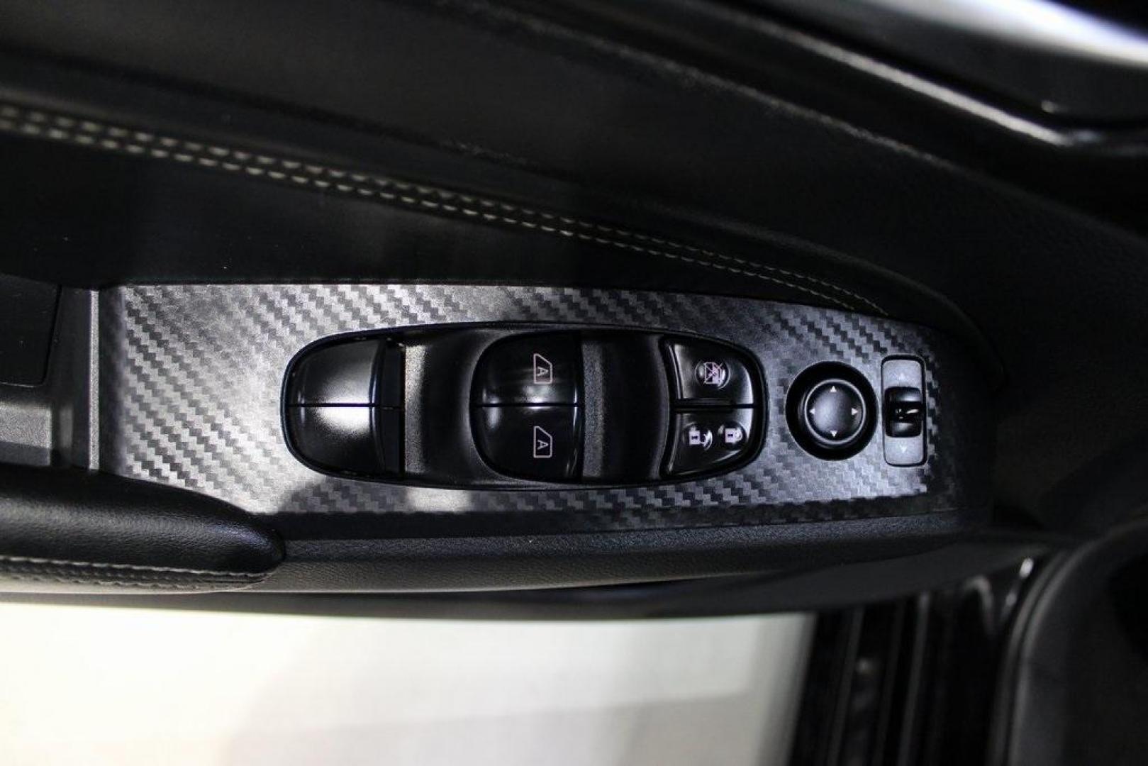 2019 Super Black Clearcoat /Charcoal Nissan Altima 2.5 SL (1N4BL4EV8KC) with an 2.5L 4-Cylinder DOHC 16V engine, CVT transmission, located at 15300 Midway Rd., Addison, TX, 75001, (972) 702-0011, 32.958321, -96.838074 - Photo#26
