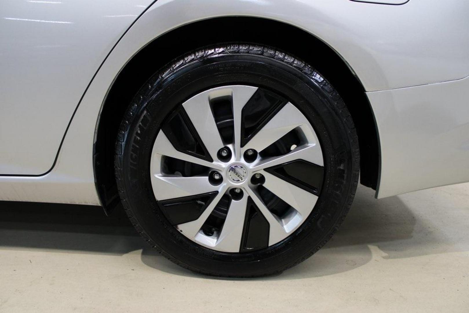 2020 Brilliant Silver Metallic /Charcoal Nissan Altima 2.5 S (1N4BL4BV5LC) with an 2.5L 4-Cylinder DOHC 16V engine, CVT transmission, located at 15300 Midway Rd., Addison, TX, 75001, (972) 702-0011, 32.958321, -96.838074 - Photo#9