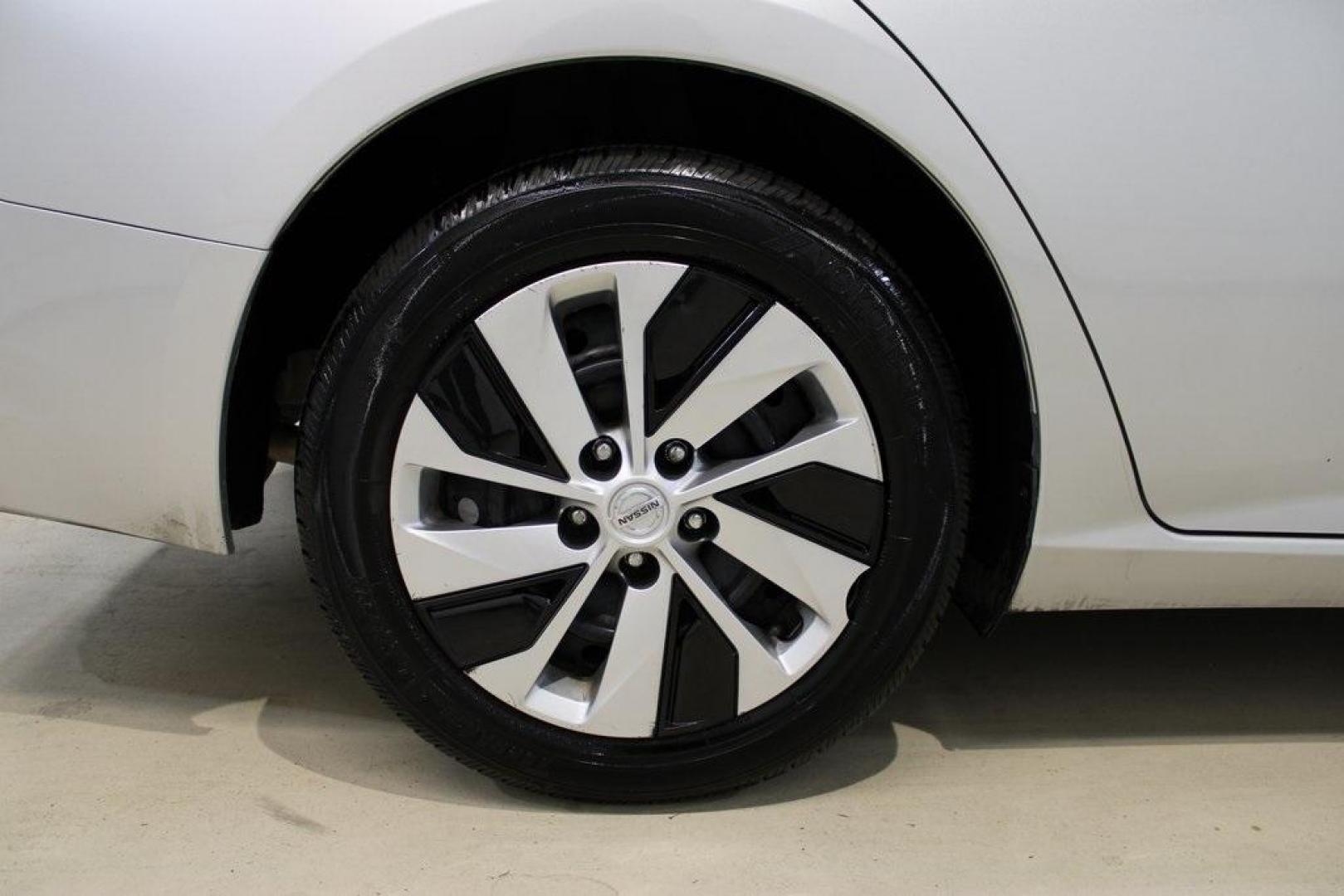 2020 Brilliant Silver Metallic /Charcoal Nissan Altima 2.5 S (1N4BL4BV5LC) with an 2.5L 4-Cylinder DOHC 16V engine, CVT transmission, located at 15300 Midway Rd., Addison, TX, 75001, (972) 702-0011, 32.958321, -96.838074 - Photo#10