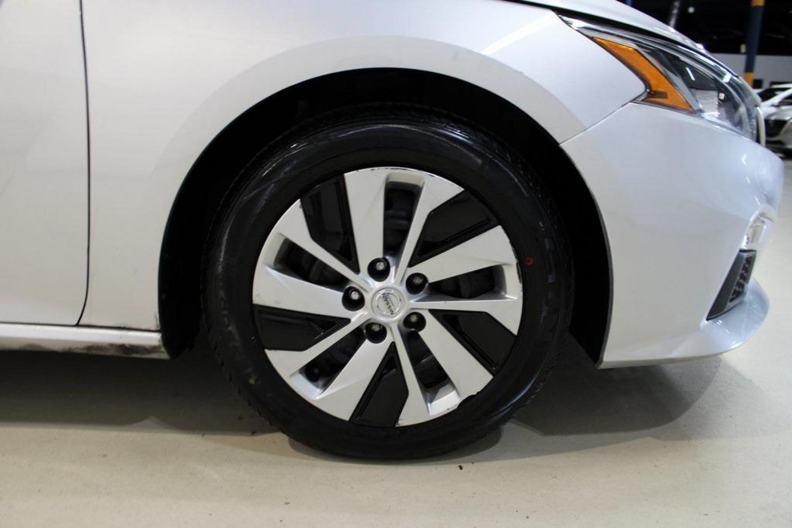 2020 Brilliant Silver Metallic /Charcoal Nissan Altima 2.5 S (1N4BL4BV5LC) with an 2.5L 4-Cylinder DOHC 16V engine, CVT transmission, located at 15300 Midway Rd., Addison, TX, 75001, (972) 702-0011, 32.958321, -96.838074 - Photo#11
