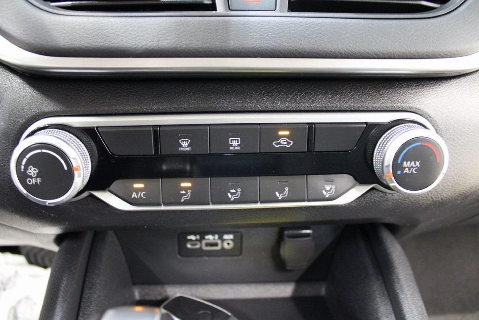 2020 Brilliant Silver Metallic /Charcoal Nissan Altima 2.5 S (1N4BL4BV5LC) with an 2.5L 4-Cylinder DOHC 16V engine, CVT transmission, located at 15300 Midway Rd., Addison, TX, 75001, (972) 702-0011, 32.958321, -96.838074 - Photo#19