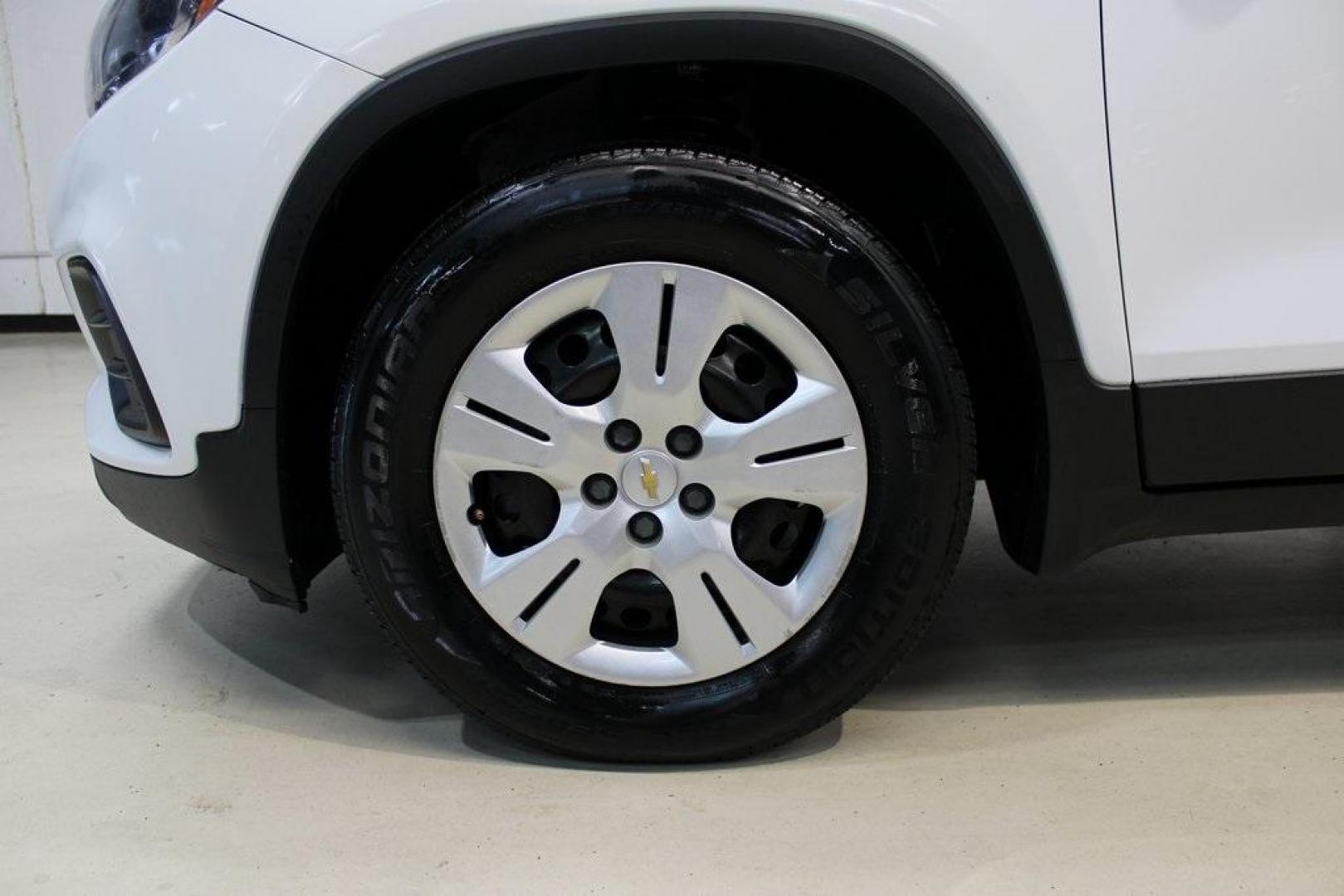 2018 Summit White /Black Chevrolet Trax LS (3GNCJKSB3JL) with an ECOTEC 1.4L I4 SMPI DOHC Turbocharged VVT engine, Automatic transmission, located at 15300 Midway Rd., Addison, TX, 75001, (972) 702-0011, 32.958321, -96.838074 - Photo#8