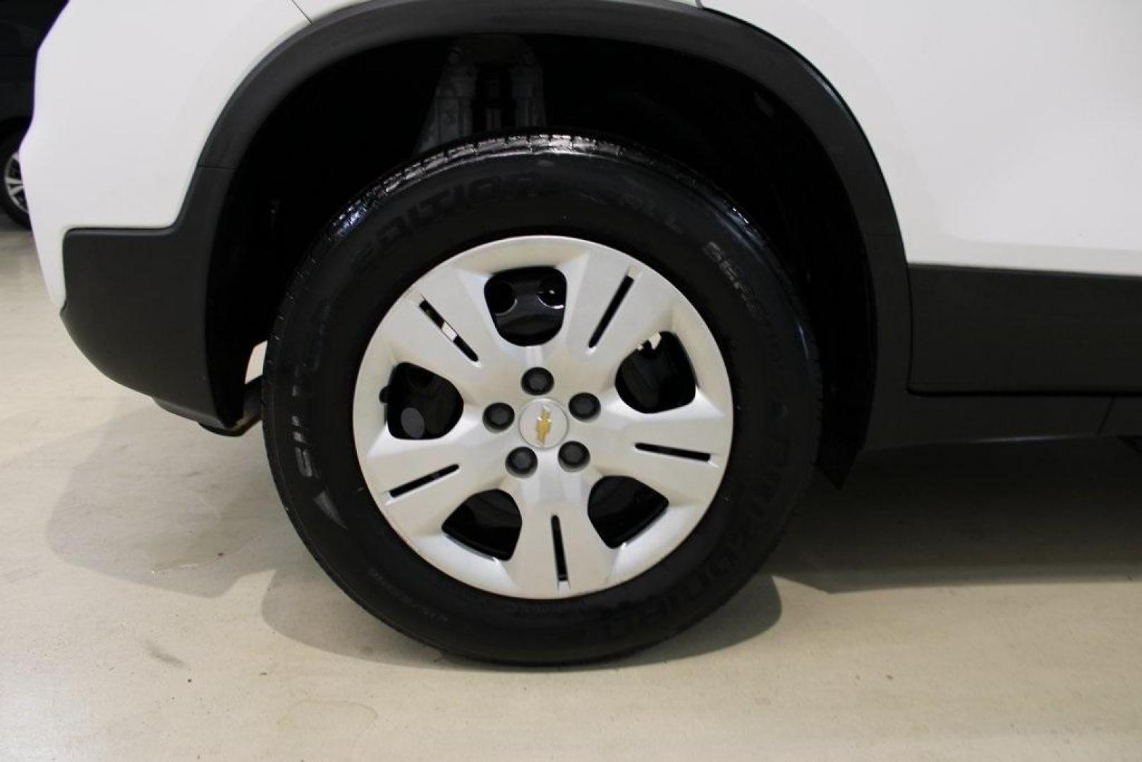 2018 Summit White /Black Chevrolet Trax LS (3GNCJKSB3JL) with an ECOTEC 1.4L I4 SMPI DOHC Turbocharged VVT engine, Automatic transmission, located at 15300 Midway Rd., Addison, TX, 75001, (972) 702-0011, 32.958321, -96.838074 - Photo#10