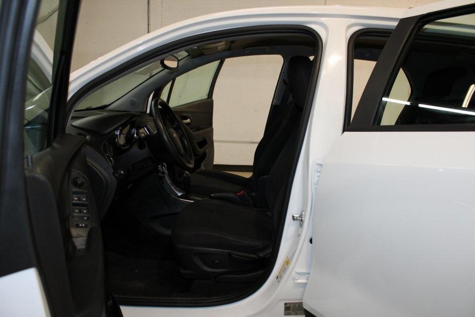2018 Summit White /Black Chevrolet Trax LS (3GNCJKSB3JL) with an ECOTEC 1.4L I4 SMPI DOHC Turbocharged VVT engine, Automatic transmission, located at 15300 Midway Rd., Addison, TX, 75001, (972) 702-0011, 32.958321, -96.838074 - Photo#12