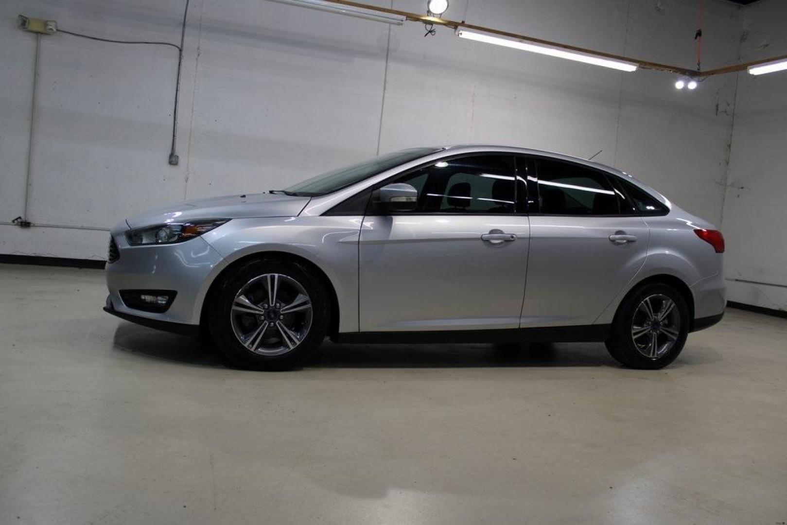 2016 Ingot Silver /Black Ford Focus SE (1FADP3FE5GL) with an EcoBoost 1.0L I3 GTDi DOHC Turbocharged VCT engine, Automatic transmission, located at 15300 Midway Rd., Addison, TX, 75001, (972) 702-0011, 32.958321, -96.838074 - Photo#4