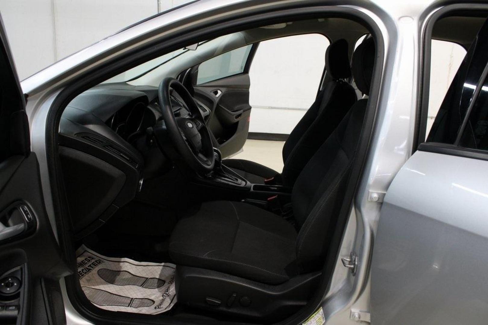 2016 Ingot Silver /Black Ford Focus SE (1FADP3FE5GL) with an EcoBoost 1.0L I3 GTDi DOHC Turbocharged VCT engine, Automatic transmission, located at 15300 Midway Rd., Addison, TX, 75001, (972) 702-0011, 32.958321, -96.838074 - Photo#7