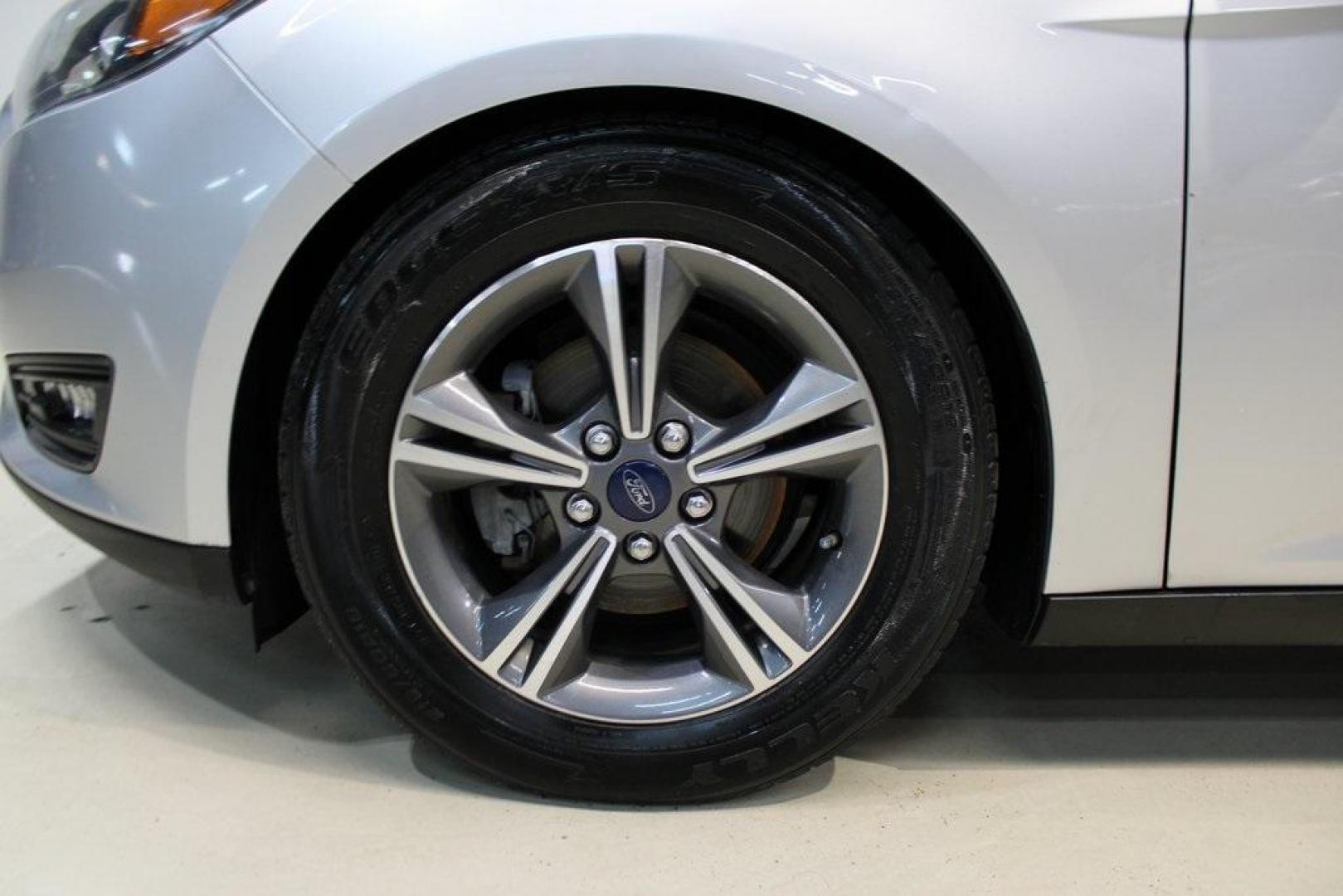 2016 Ingot Silver /Black Ford Focus SE (1FADP3FE5GL) with an EcoBoost 1.0L I3 GTDi DOHC Turbocharged VCT engine, Automatic transmission, located at 15300 Midway Rd., Addison, TX, 75001, (972) 702-0011, 32.958321, -96.838074 - Photo#9