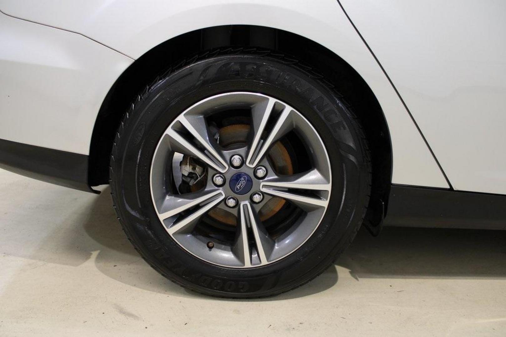 2016 Ingot Silver /Black Ford Focus SE (1FADP3FE5GL) with an EcoBoost 1.0L I3 GTDi DOHC Turbocharged VCT engine, Automatic transmission, located at 15300 Midway Rd., Addison, TX, 75001, (972) 702-0011, 32.958321, -96.838074 - Photo#11