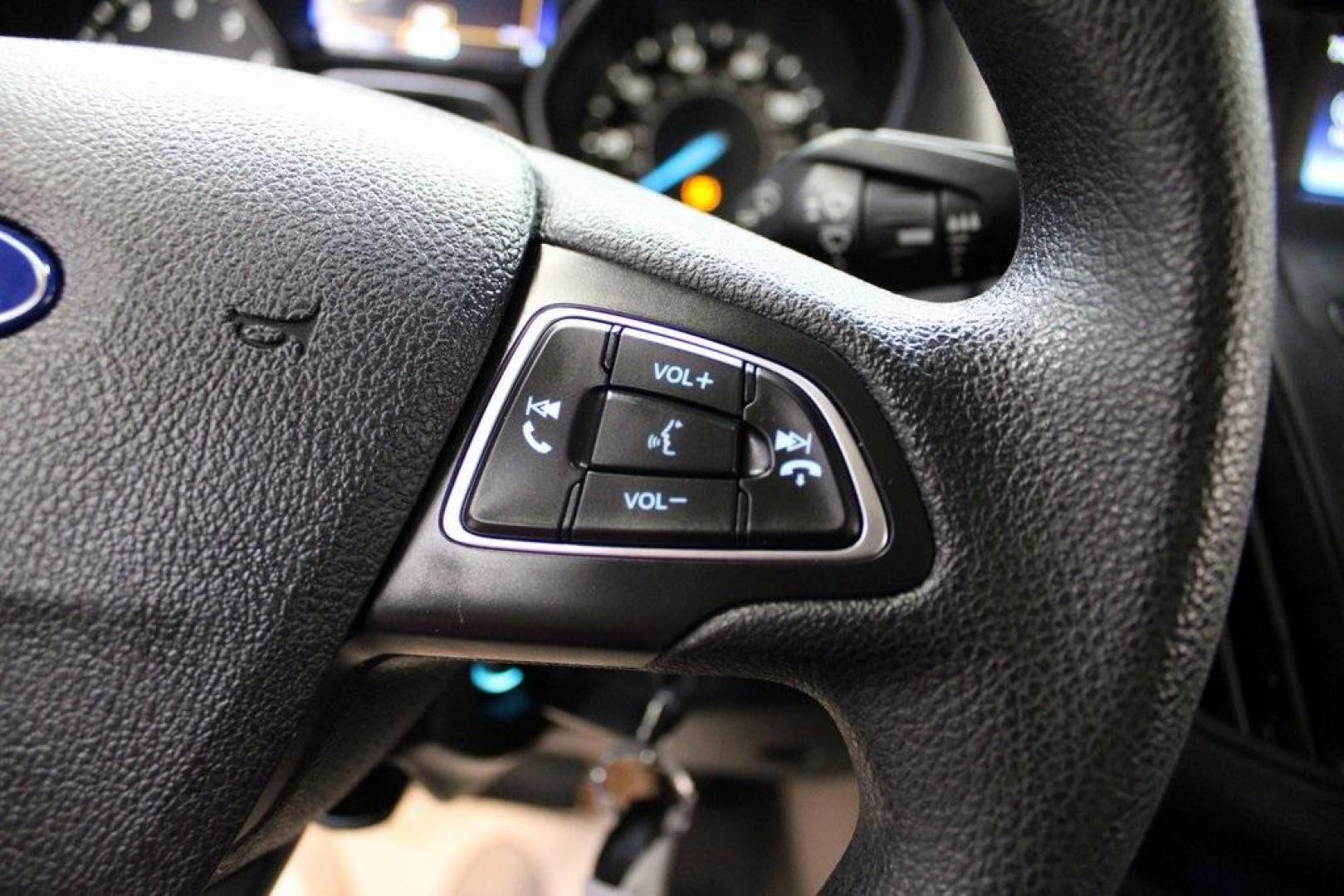 2016 Ingot Silver /Black Ford Focus SE (1FADP3FE5GL) with an EcoBoost 1.0L I3 GTDi DOHC Turbocharged VCT engine, Automatic transmission, located at 15300 Midway Rd., Addison, TX, 75001, (972) 702-0011, 32.958321, -96.838074 - Photo#21