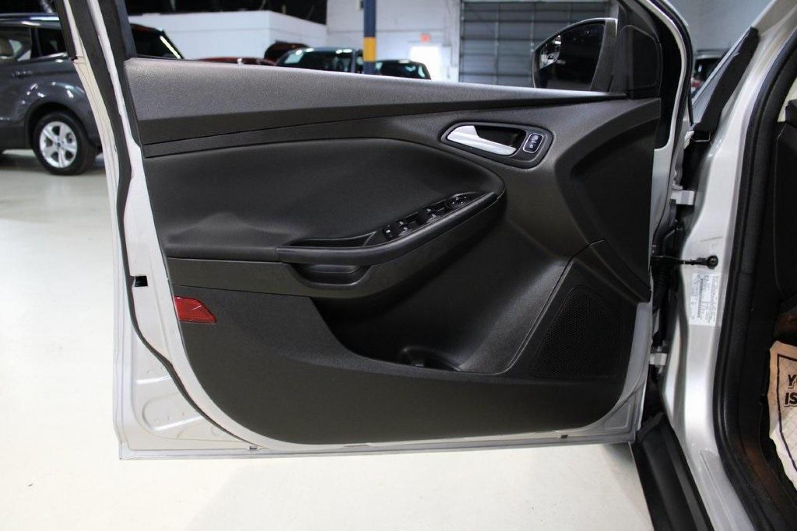 2016 Ingot Silver /Black Ford Focus SE (1FADP3FE5GL) with an EcoBoost 1.0L I3 GTDi DOHC Turbocharged VCT engine, Automatic transmission, located at 15300 Midway Rd., Addison, TX, 75001, (972) 702-0011, 32.958321, -96.838074 - Photo#23