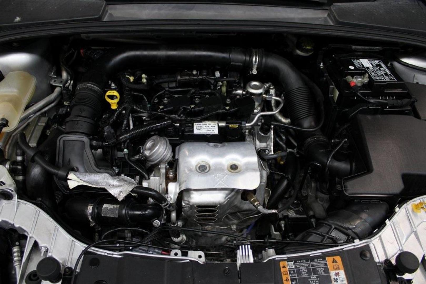 2016 Ingot Silver /Black Ford Focus SE (1FADP3FE5GL) with an EcoBoost 1.0L I3 GTDi DOHC Turbocharged VCT engine, Automatic transmission, located at 15300 Midway Rd., Addison, TX, 75001, (972) 702-0011, 32.958321, -96.838074 - Photo#25