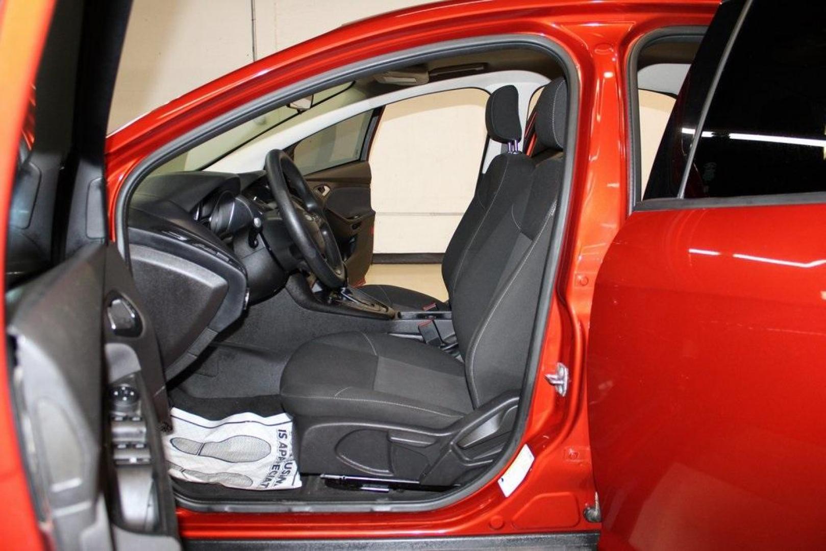 2018 Chili Pepper Red /Charcoal Black Ford Focus SE (1FADP3FE8JL) with an EcoBoost 1.0L I3 GTDi DOHC Turbocharged VCT engine, Automatic transmission, located at 15300 Midway Rd., Addison, TX, 75001, (972) 702-0011, 32.958321, -96.838074 - Photo#13