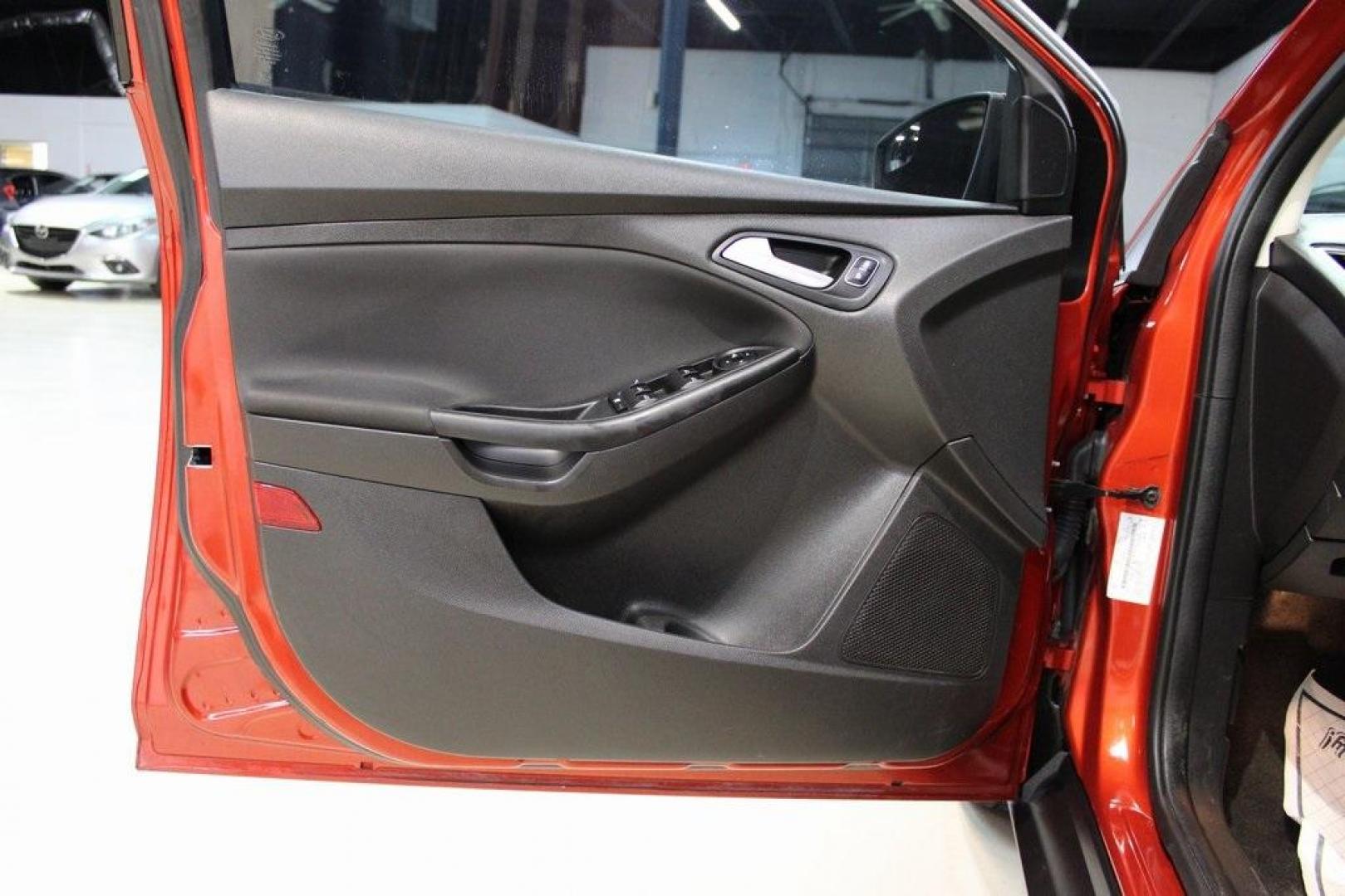 2018 Chili Pepper Red /Charcoal Black Ford Focus SE (1FADP3FE8JL) with an EcoBoost 1.0L I3 GTDi DOHC Turbocharged VCT engine, Automatic transmission, located at 15300 Midway Rd., Addison, TX, 75001, (972) 702-0011, 32.958321, -96.838074 - Photo#25