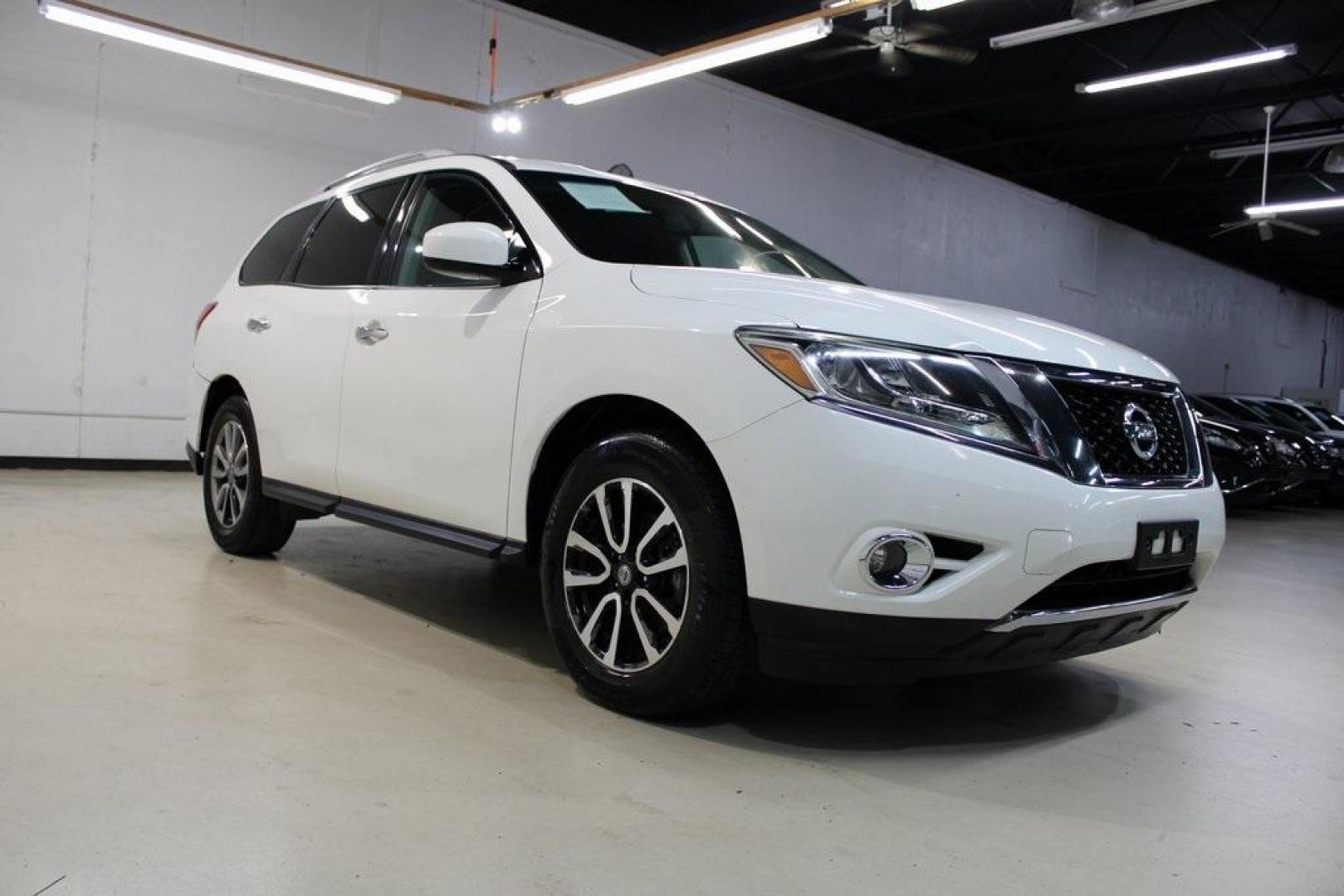 2015 Glacier White /Charcoal Nissan Pathfinder SV (5N1AR2MM9FC) with an 3.5L V6 engine, CVT transmission, located at 15300 Midway Rd., Addison, TX, 75001, (972) 702-0011, 32.958321, -96.838074 - 2015 Nissan Pathfinder SV<br>Now Available at Midway Auto Group Addison, Texas<br><br>Roomy, capable, and family-approved, the 2015 Nissan Pathfinder SV delivers the comfort, versatility, and power you need in a midsize SUV. With three rows of seating, a smooth V6 engine, and user-friendly tech, th - Photo#1