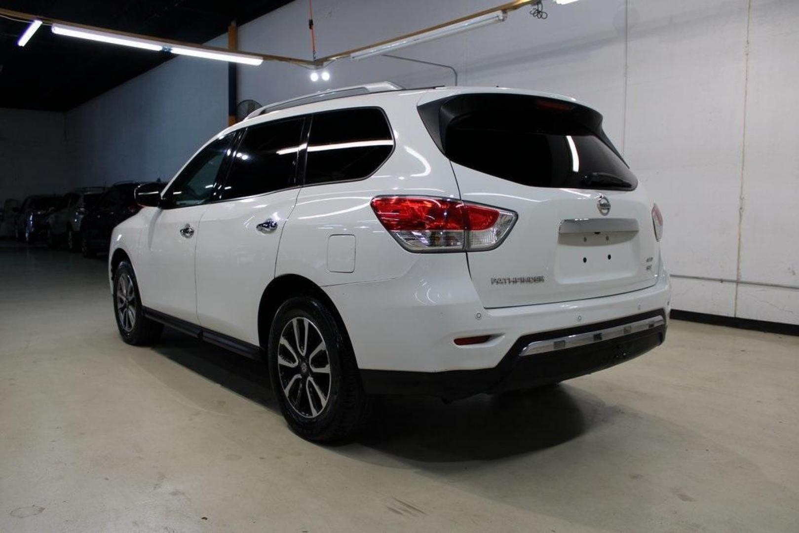 2015 Glacier White /Charcoal Nissan Pathfinder SV (5N1AR2MM9FC) with an 3.5L V6 engine, CVT transmission, located at 15300 Midway Rd., Addison, TX, 75001, (972) 702-0011, 32.958321, -96.838074 - 2015 Nissan Pathfinder SV<br>Now Available at Midway Auto Group Addison, Texas<br><br>Roomy, capable, and family-approved, the 2015 Nissan Pathfinder SV delivers the comfort, versatility, and power you need in a midsize SUV. With three rows of seating, a smooth V6 engine, and user-friendly tech, th - Photo#3