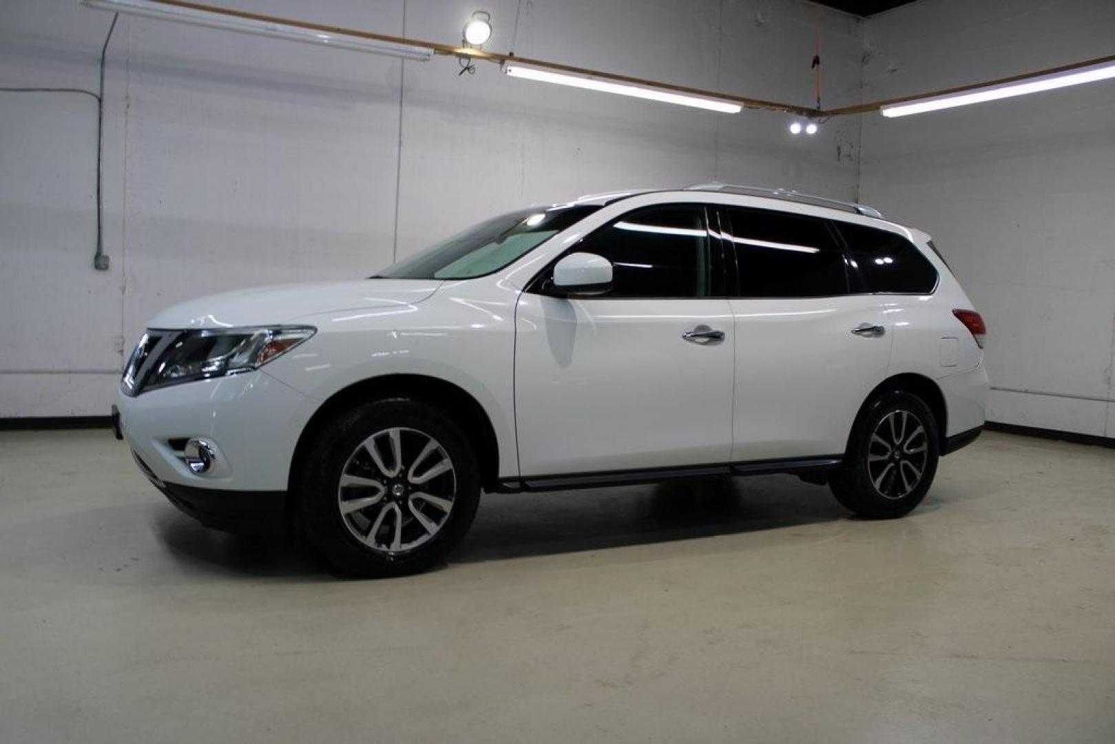 2015 Glacier White /Charcoal Nissan Pathfinder SV (5N1AR2MM9FC) with an 3.5L V6 engine, CVT transmission, located at 15300 Midway Rd., Addison, TX, 75001, (972) 702-0011, 32.958321, -96.838074 - 2015 Nissan Pathfinder SV<br>Now Available at Midway Auto Group Addison, Texas<br><br>Roomy, capable, and family-approved, the 2015 Nissan Pathfinder SV delivers the comfort, versatility, and power you need in a midsize SUV. With three rows of seating, a smooth V6 engine, and user-friendly tech, th - Photo#4