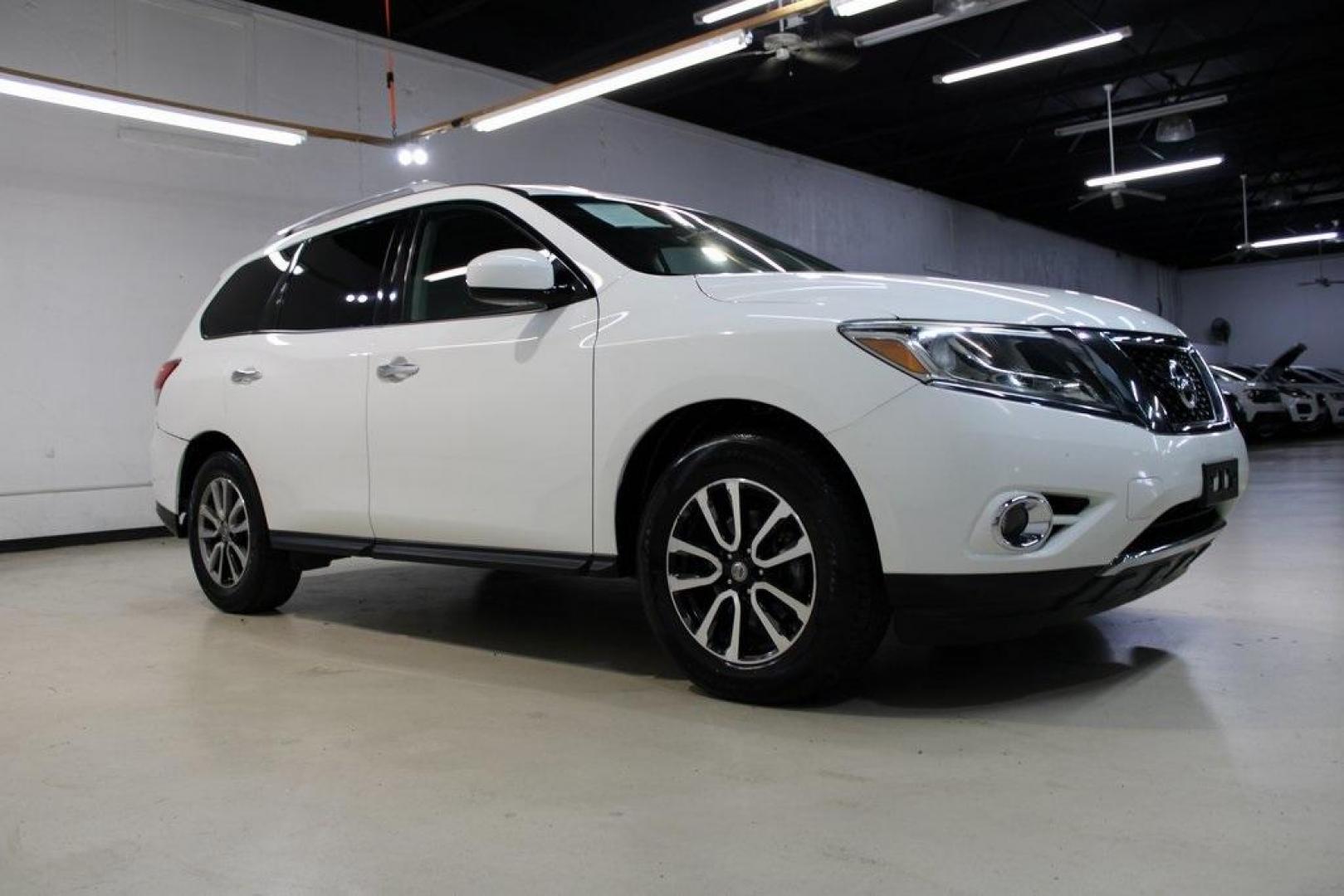 2015 Glacier White /Charcoal Nissan Pathfinder SV (5N1AR2MM9FC) with an 3.5L V6 engine, CVT transmission, located at 15300 Midway Rd., Addison, TX, 75001, (972) 702-0011, 32.958321, -96.838074 - 2015 Nissan Pathfinder SV<br>Now Available at Midway Auto Group Addison, Texas<br><br>Roomy, capable, and family-approved, the 2015 Nissan Pathfinder SV delivers the comfort, versatility, and power you need in a midsize SUV. With three rows of seating, a smooth V6 engine, and user-friendly tech, th - Photo#6