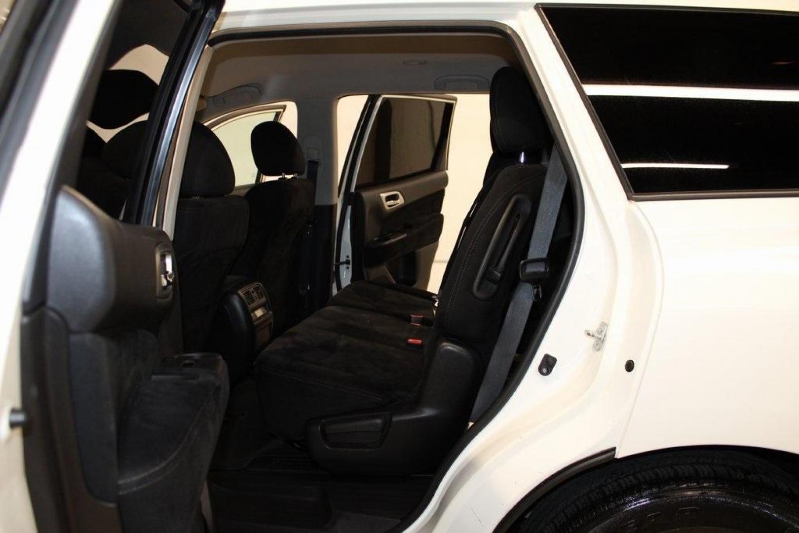 2015 Glacier White /Charcoal Nissan Pathfinder SV (5N1AR2MM9FC) with an 3.5L V6 engine, CVT transmission, located at 15300 Midway Rd., Addison, TX, 75001, (972) 702-0011, 32.958321, -96.838074 - 2015 Nissan Pathfinder SV<br>Now Available at Midway Auto Group Addison, Texas<br><br>Roomy, capable, and family-approved, the 2015 Nissan Pathfinder SV delivers the comfort, versatility, and power you need in a midsize SUV. With three rows of seating, a smooth V6 engine, and user-friendly tech, th - Photo#17
