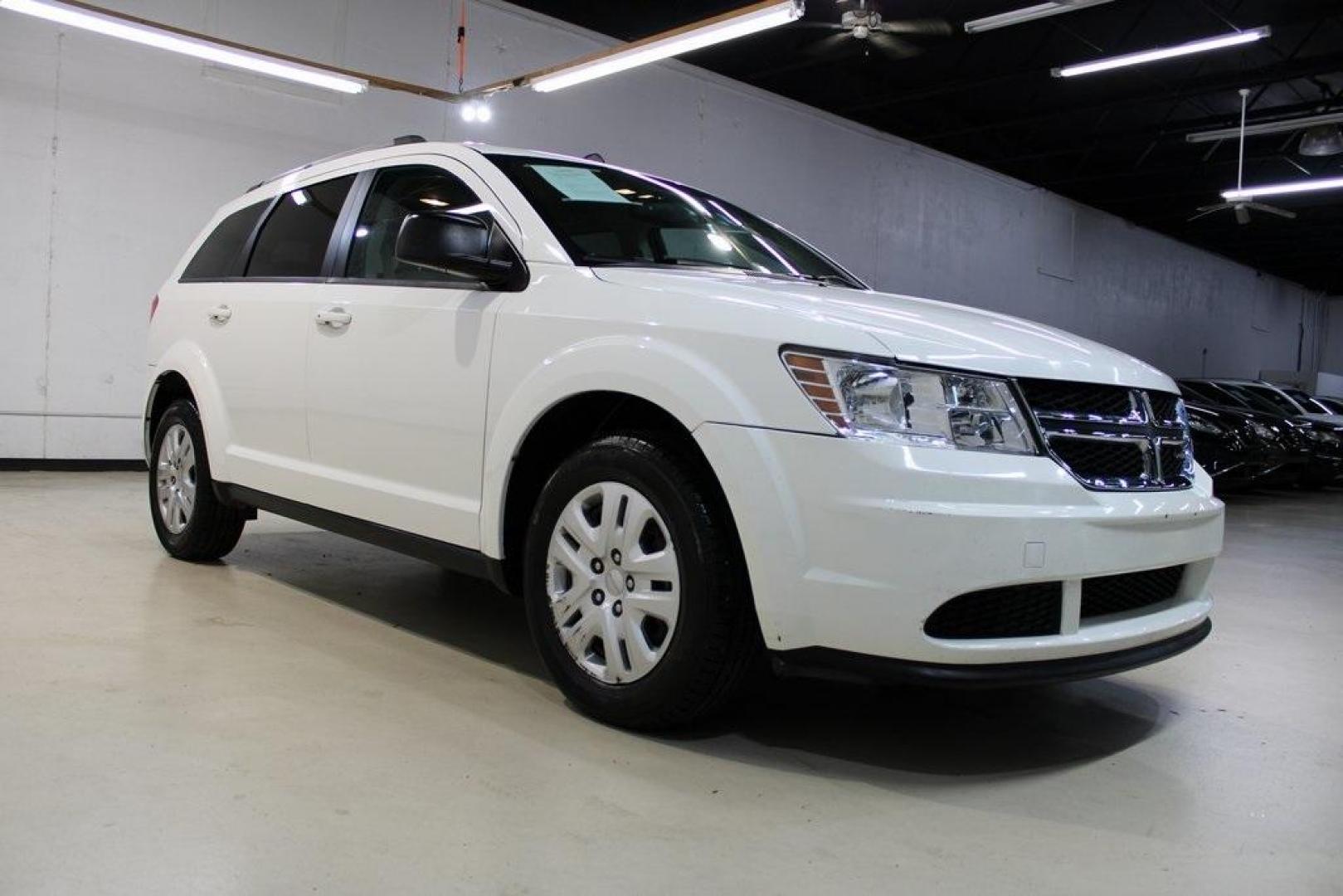2017 Vice White /Lt Frost Beige/Black Dodge Journey SE (3C4PDCAB7HT) with an 2.4L I4 DOHC 16V Dual VVT engine, Automatic transmission, located at 15300 Midway Rd., Addison, TX, 75001, (972) 702-0011, 32.958321, -96.838074 - Photo#1