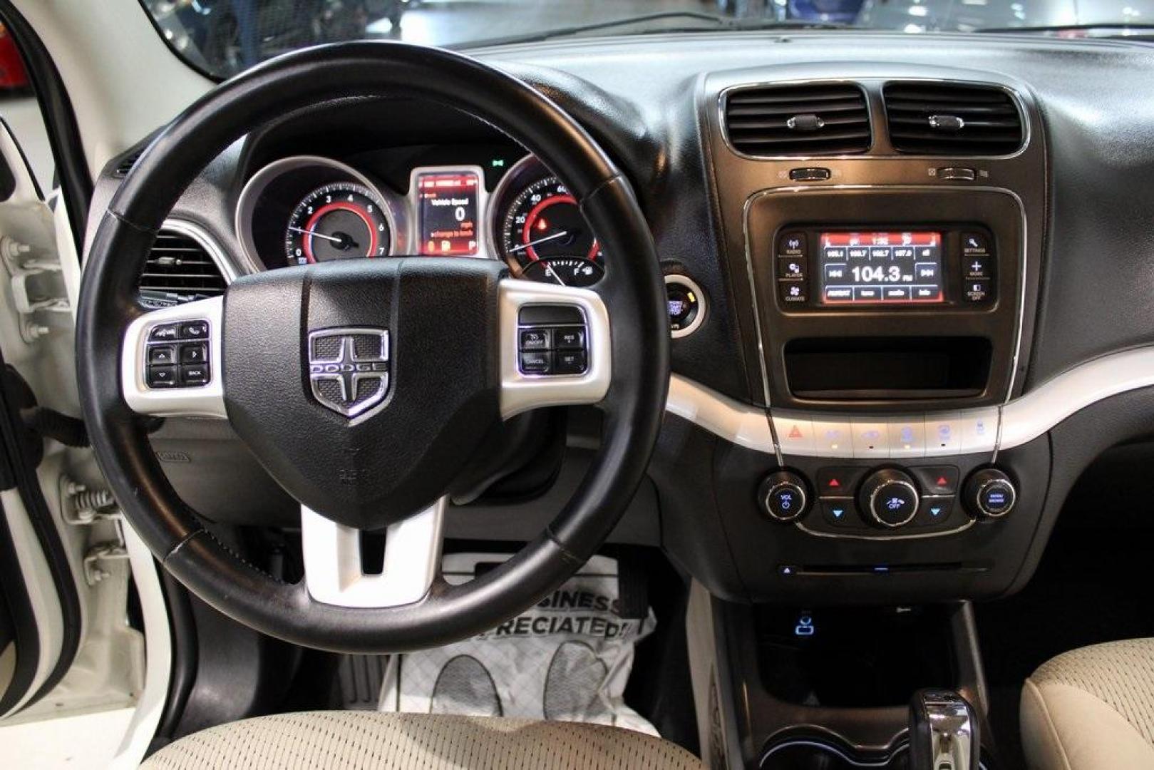 2017 Vice White /Lt Frost Beige/Black Dodge Journey SE (3C4PDCAB7HT) with an 2.4L I4 DOHC 16V Dual VVT engine, Automatic transmission, located at 15300 Midway Rd., Addison, TX, 75001, (972) 702-0011, 32.958321, -96.838074 - Photo#18
