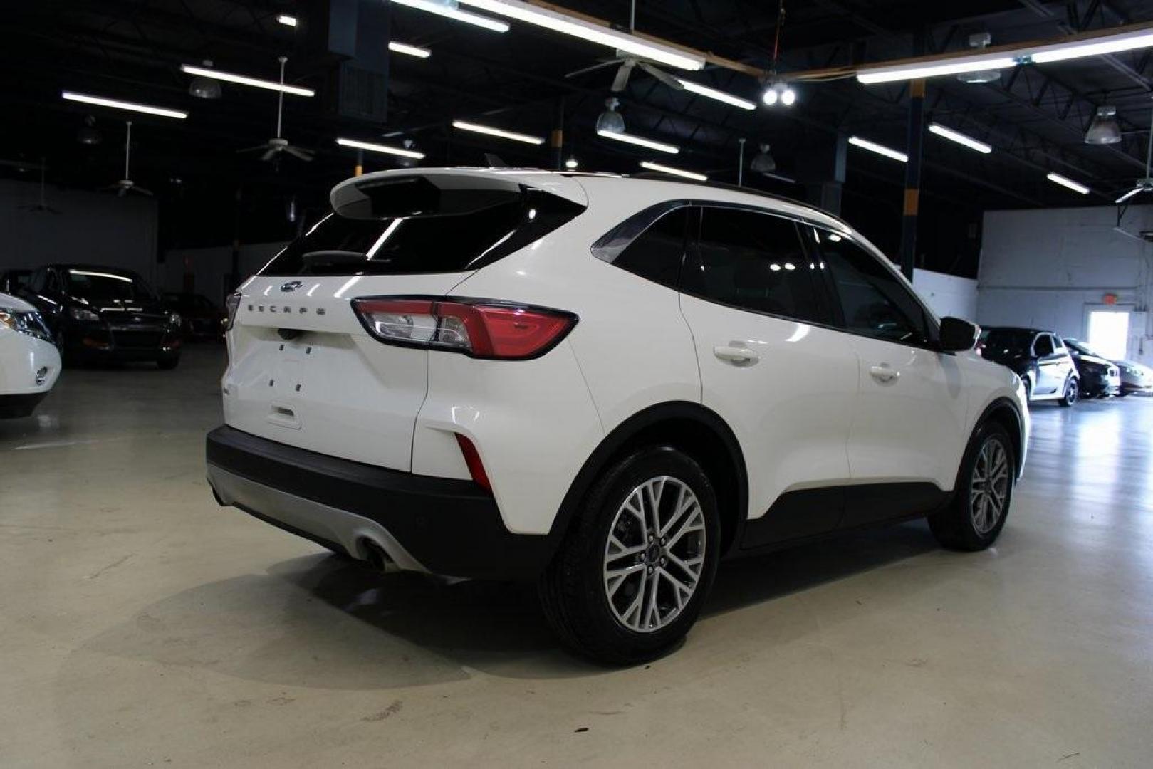2022 Star White Metallic Tri-Coat /Ebony Ford Escape SEL (1FMCU0H65NU) with an 1.5L EcoBoost engine, Automatic transmission, located at 15300 Midway Rd., Addison, TX, 75001, (972) 702-0011, 32.958321, -96.838074 - Photo#2