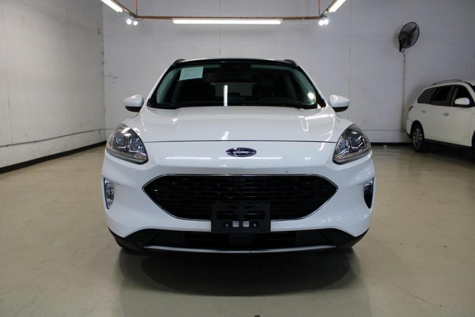 2022 Star White Metallic Tri-Coat /Ebony Ford Escape SEL (1FMCU0H65NU) with an 1.5L EcoBoost engine, Automatic transmission, located at 15300 Midway Rd., Addison, TX, 75001, (972) 702-0011, 32.958321, -96.838074 - Photo#5