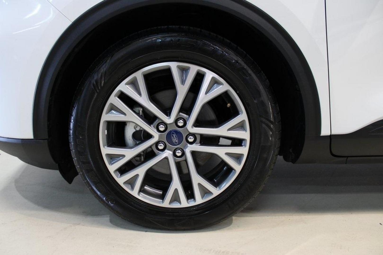 2022 Star White Metallic Tri-Coat /Ebony Ford Escape SEL (1FMCU0H65NU) with an 1.5L EcoBoost engine, Automatic transmission, located at 15300 Midway Rd., Addison, TX, 75001, (972) 702-0011, 32.958321, -96.838074 - Photo#8